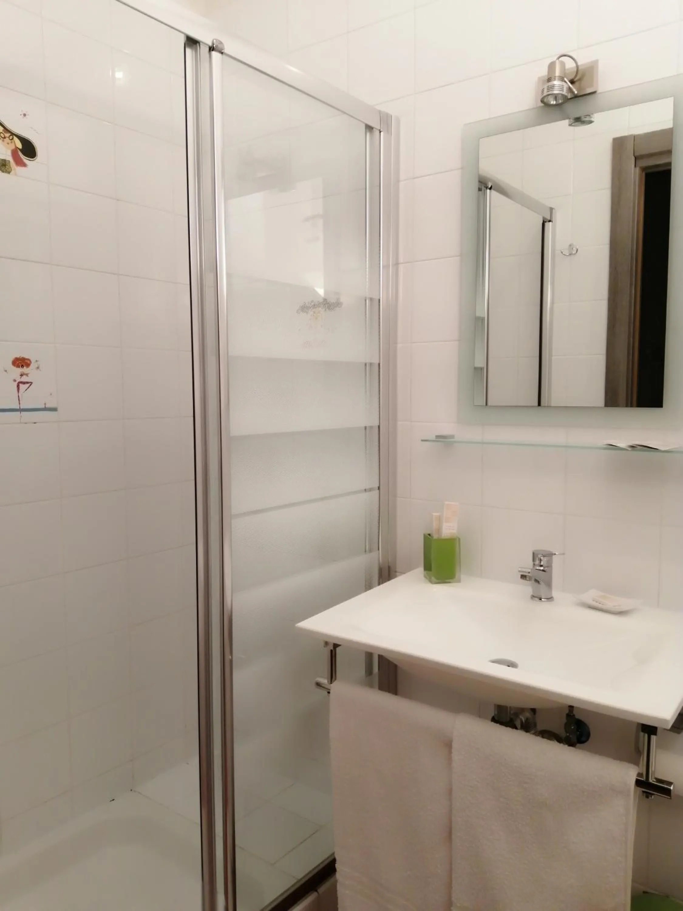 Shower in B&B Carolina Napoli-Vomero