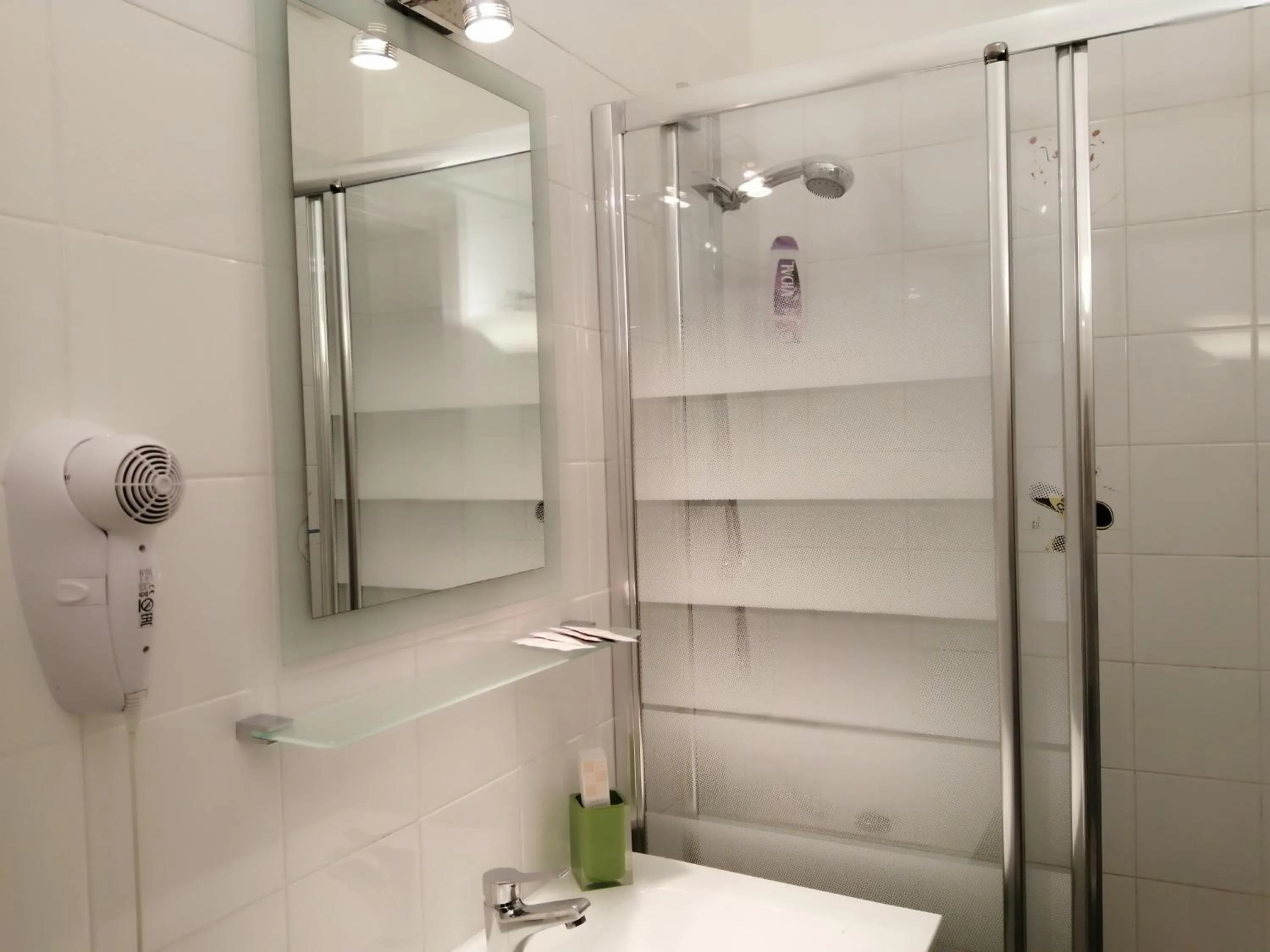 Shower in B&B Carolina Napoli-Vomero