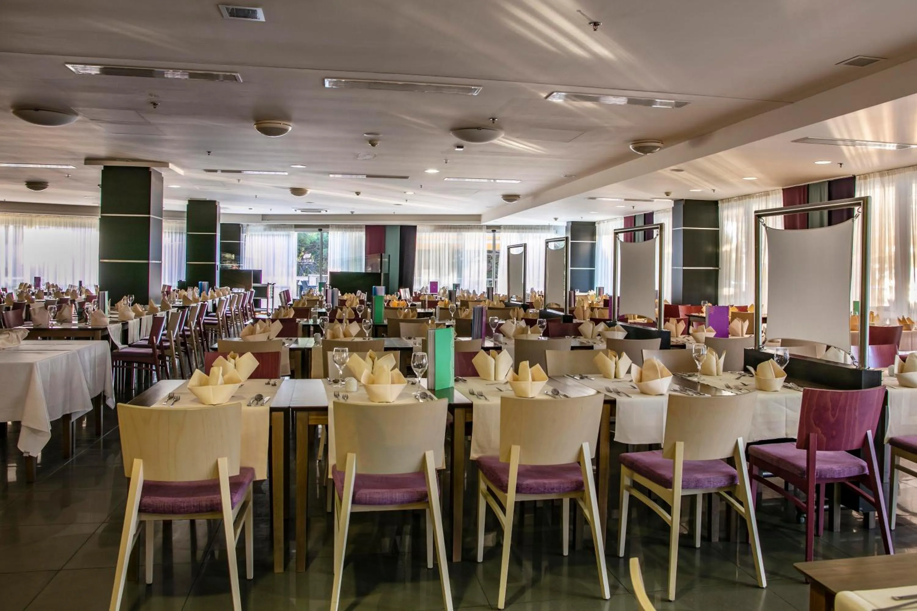 Restaurant/places to eat in Hotel Aurora