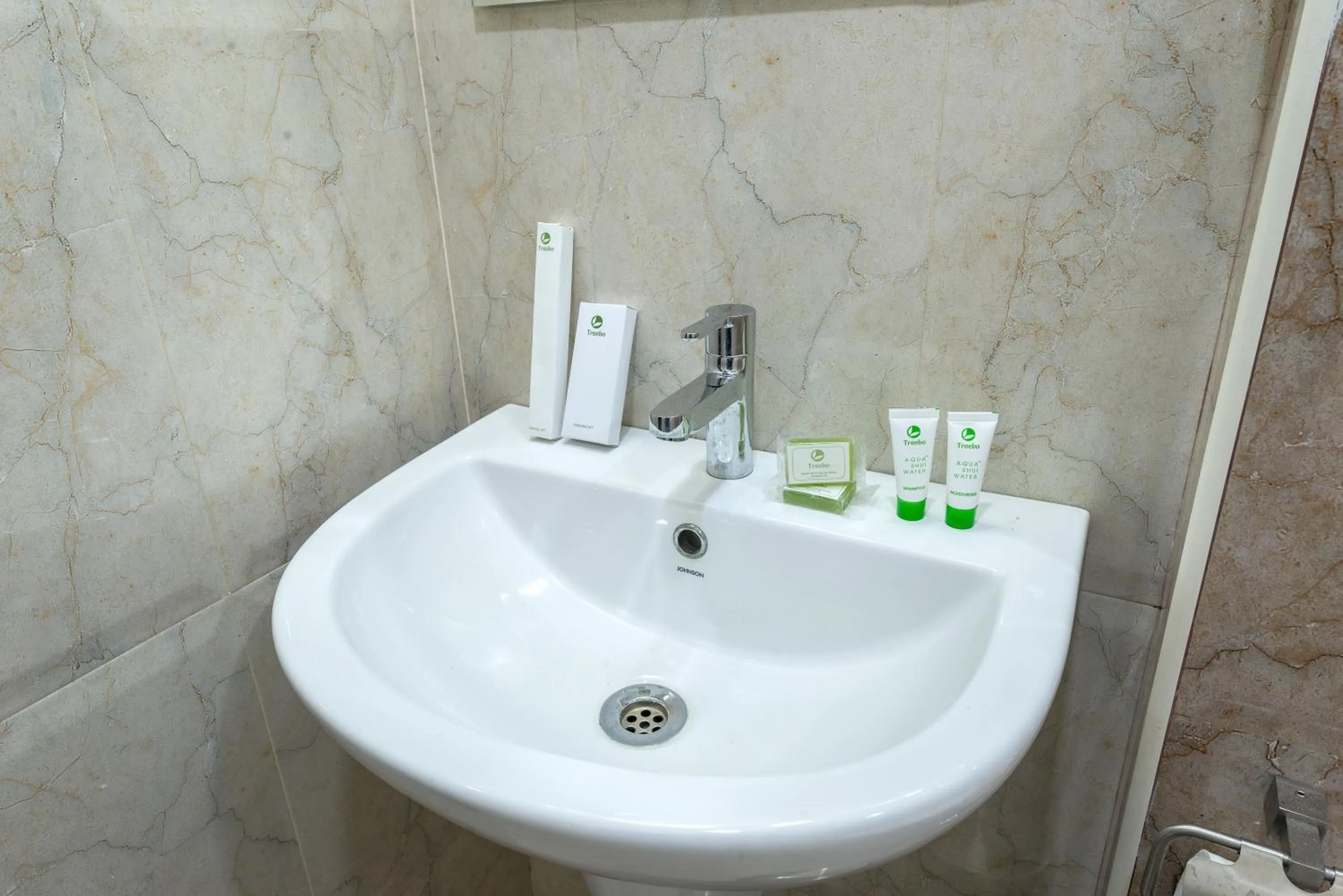 Bathroom in Treebo Adin Residence Chennai Trade Centre