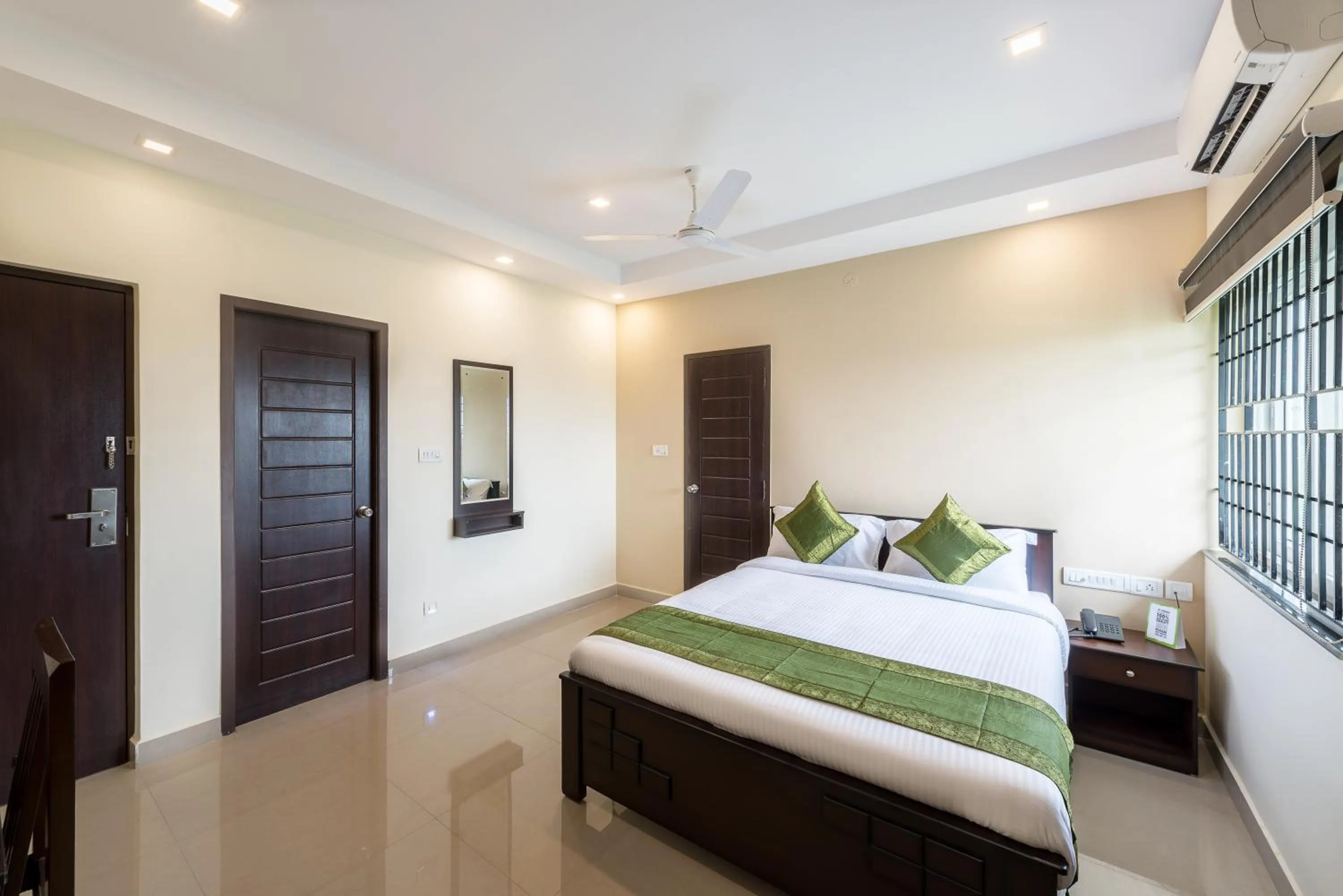 Bed in Treebo Adin Residence Chennai Trade Centre
