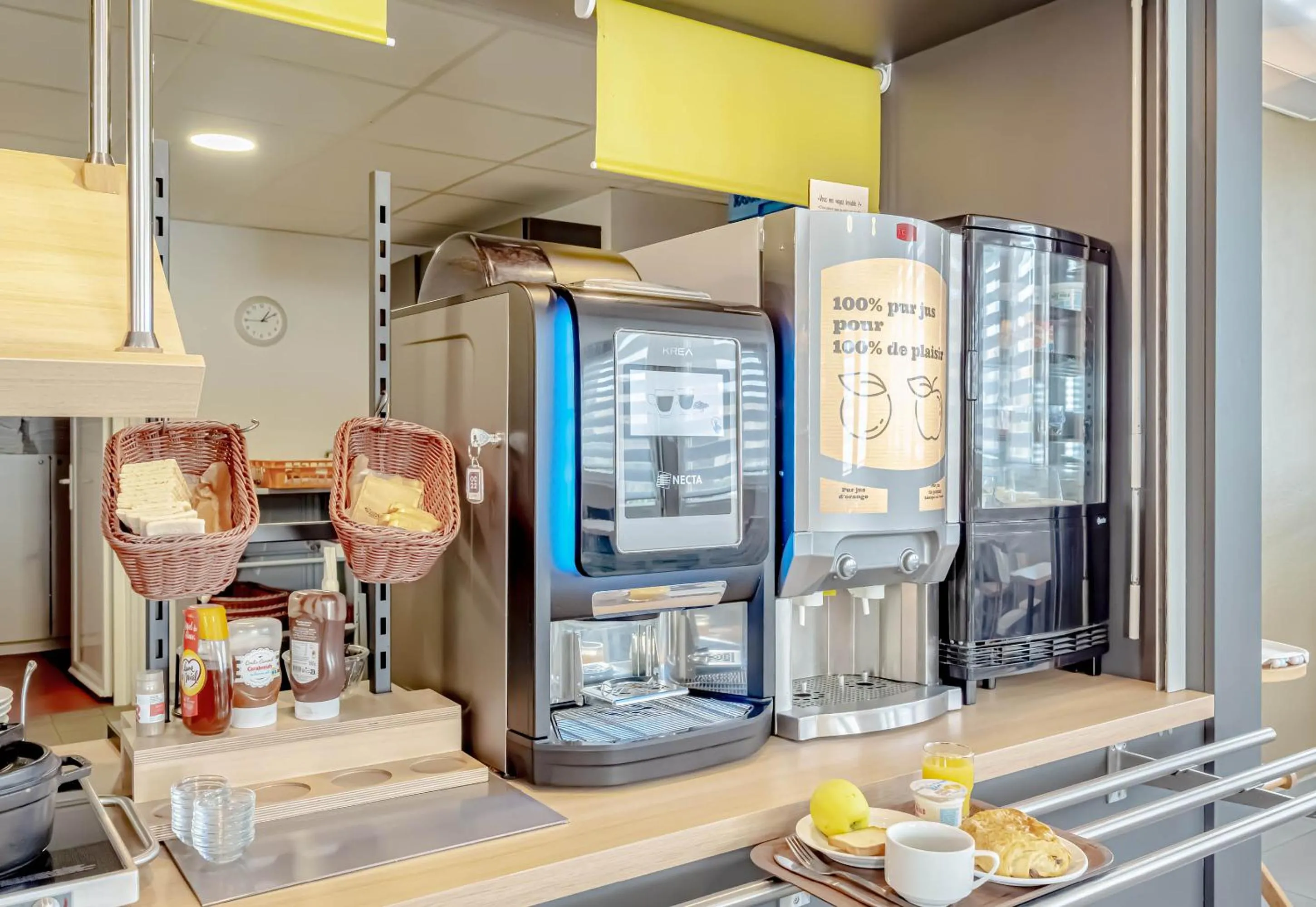 Buffet breakfast in B&B HOTEL Brignoles