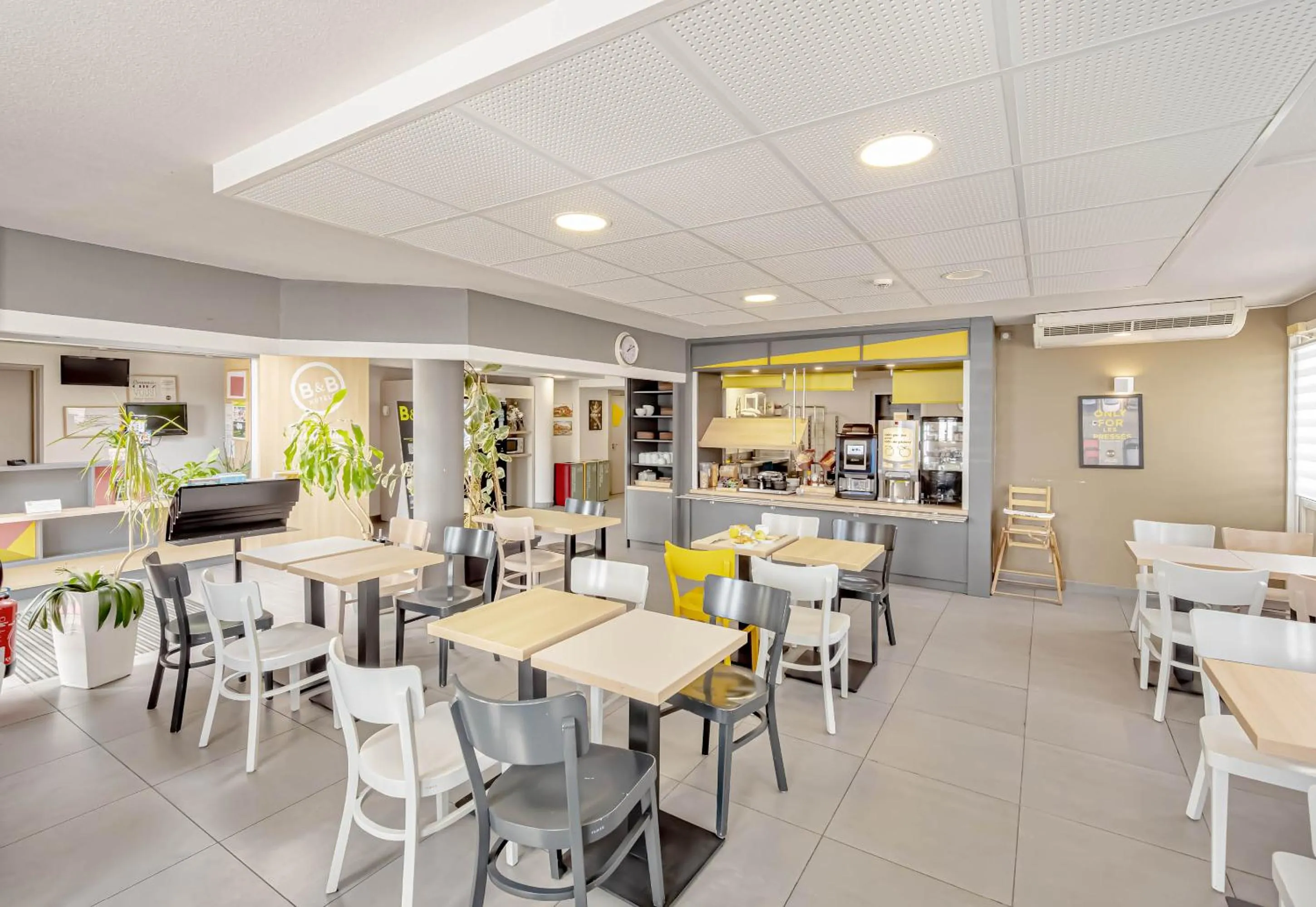 Restaurant/places to eat in B&B HOTEL Brignoles