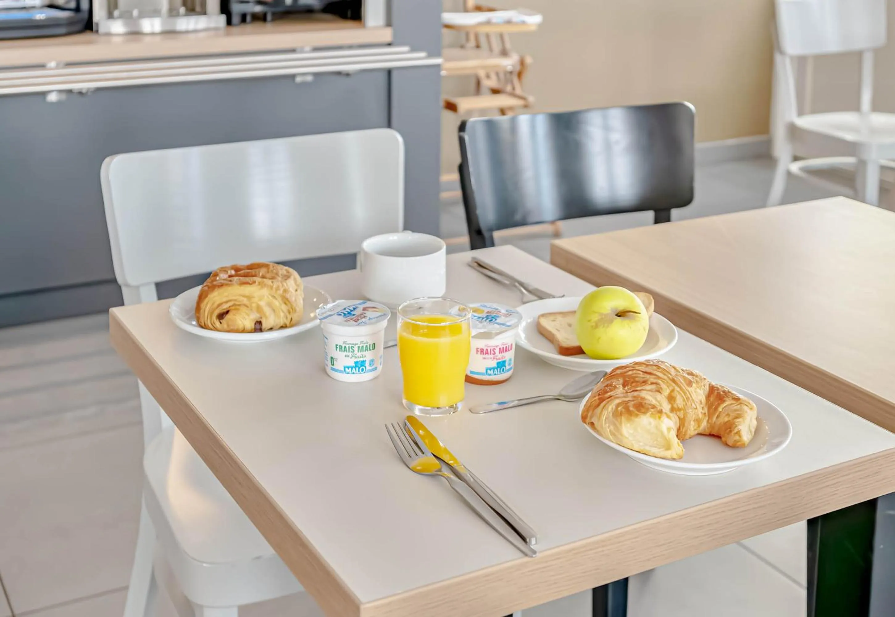 Buffet breakfast in B&B HOTEL Brignoles