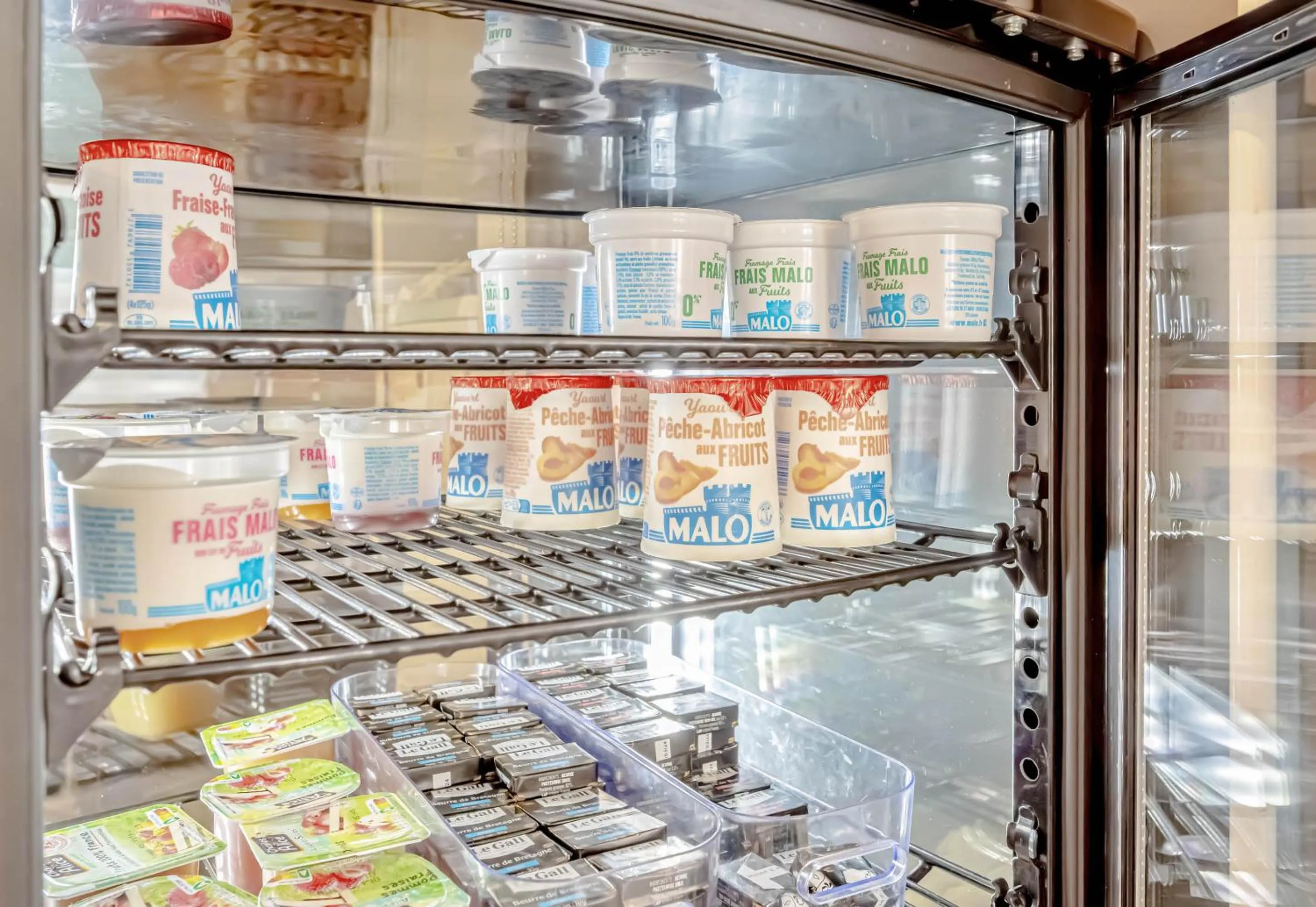 Buffet breakfast in B&B HOTEL Brignoles