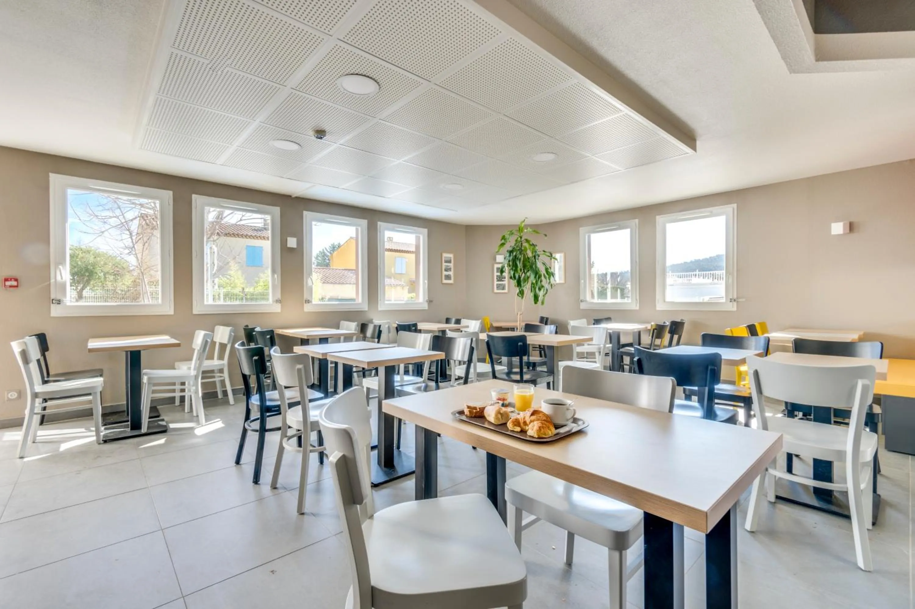 Buffet breakfast in B&B HOTEL Brignoles