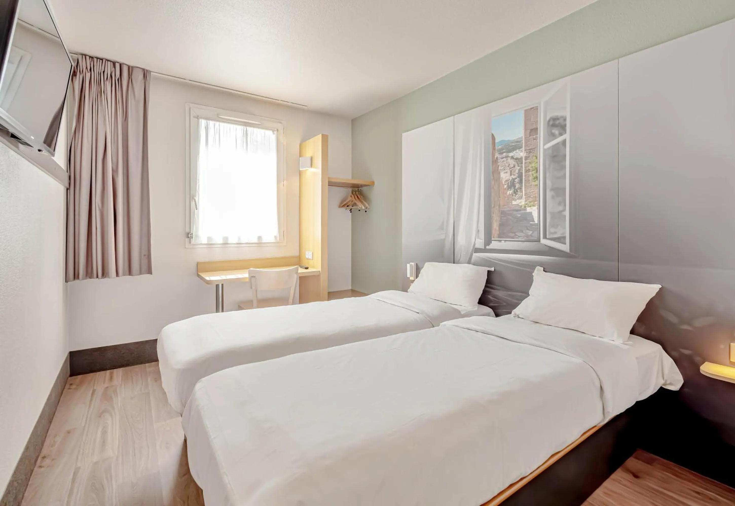 Bedroom, Bed in B&B HOTEL Brignoles