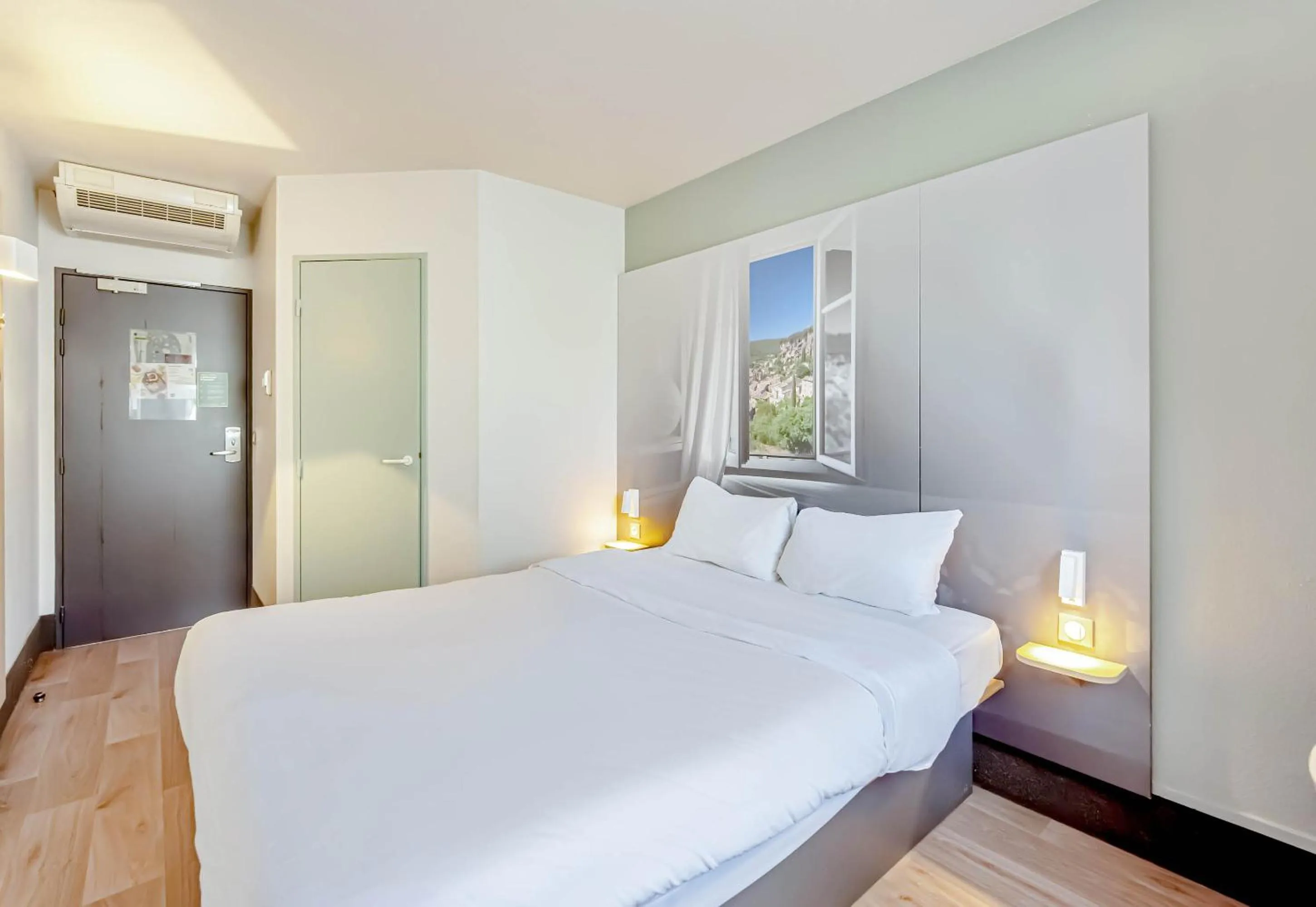 Bedroom, Bed in B&B HOTEL Brignoles