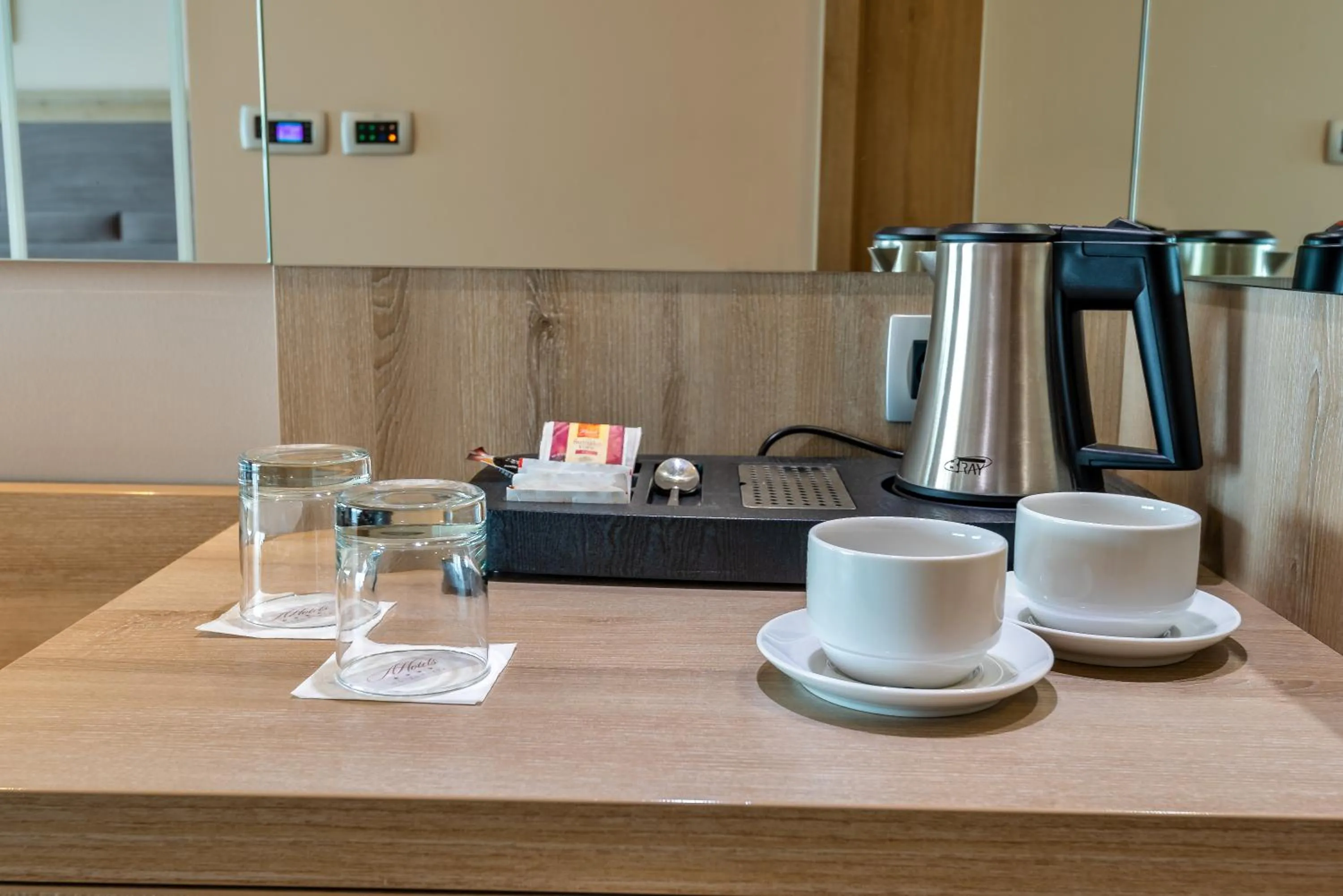 Coffee/tea facilities in Hotel Plaža Duće