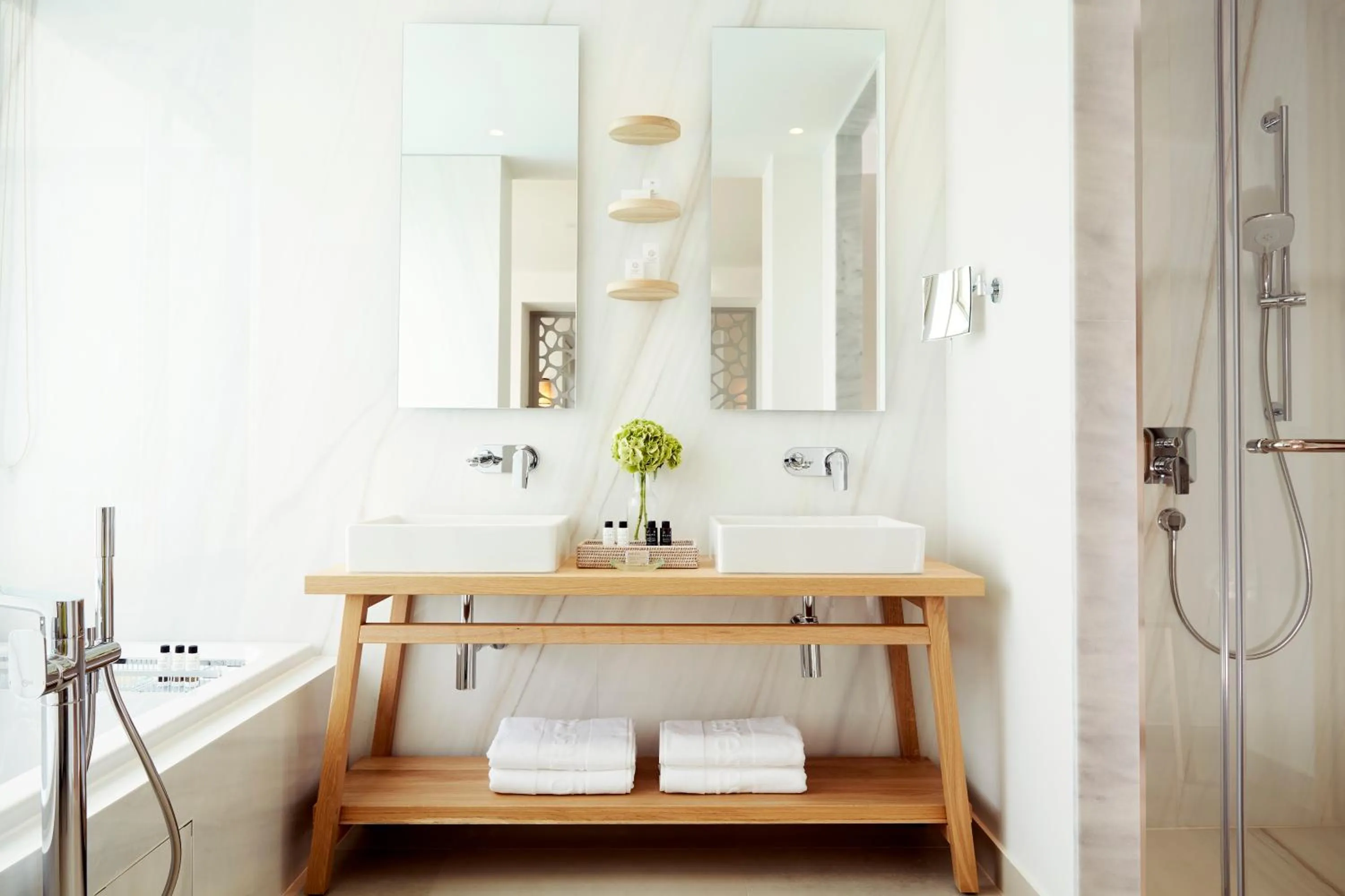 Shower in Eagles Villas - Small Luxury Hotels of The World