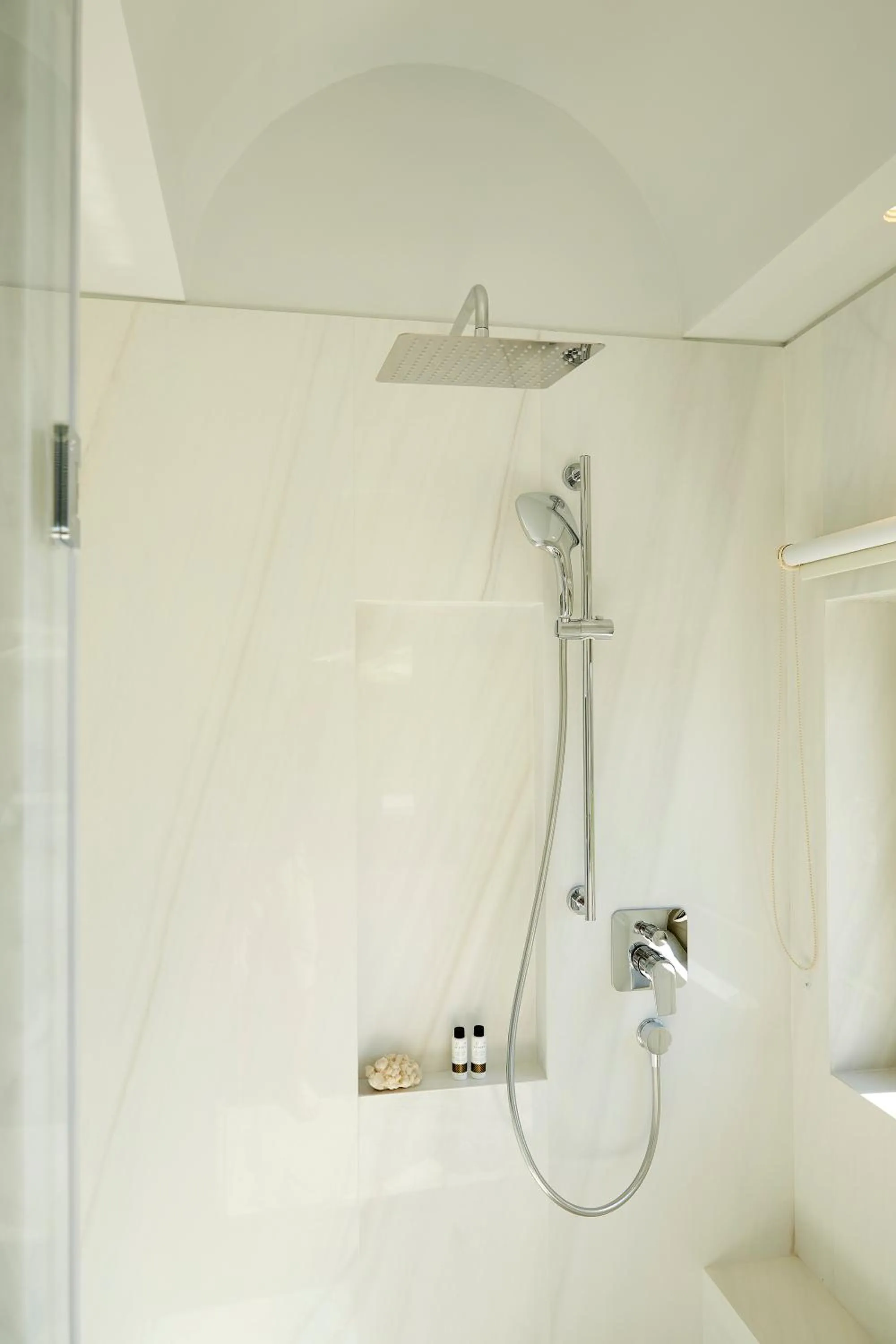 Shower in Eagles Villas - Small Luxury Hotels of The World