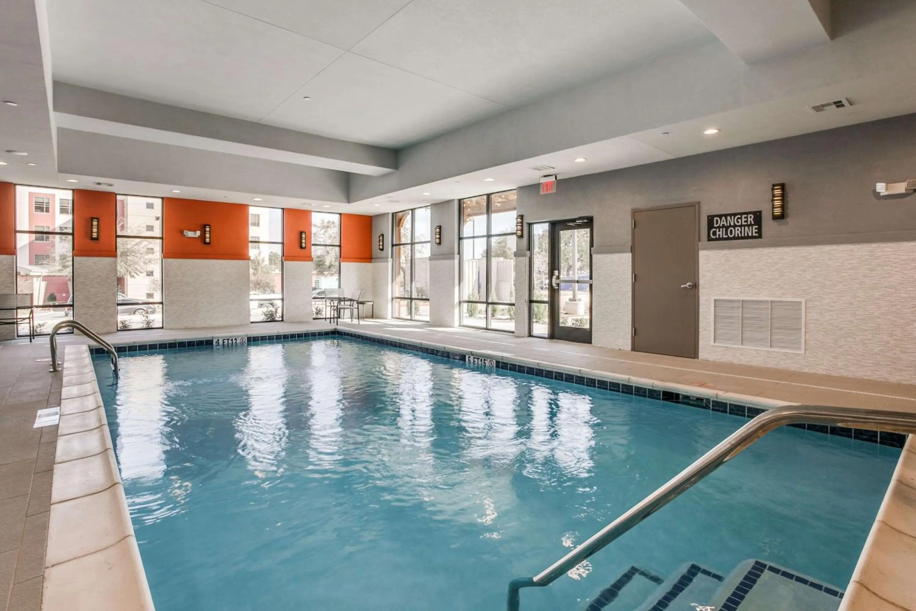 Pool view in Hampton Inn & Suites Dallas-Central Expy/North Park Area