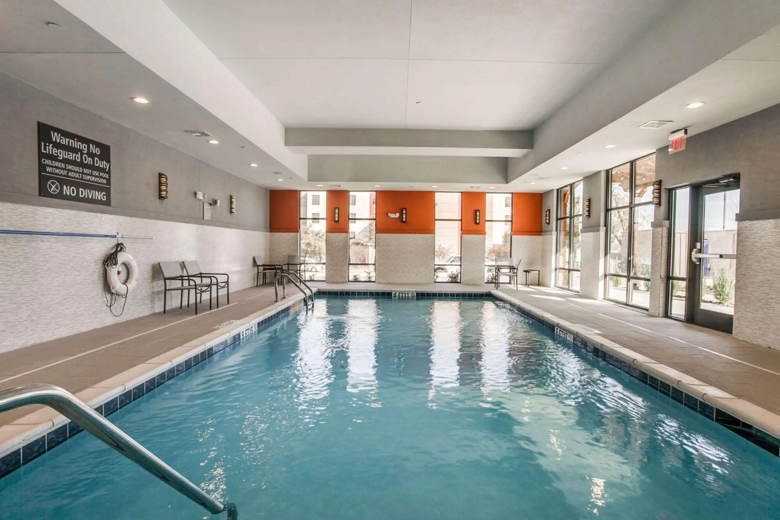 Pool view in Hampton Inn & Suites Dallas-Central Expy/North Park Area