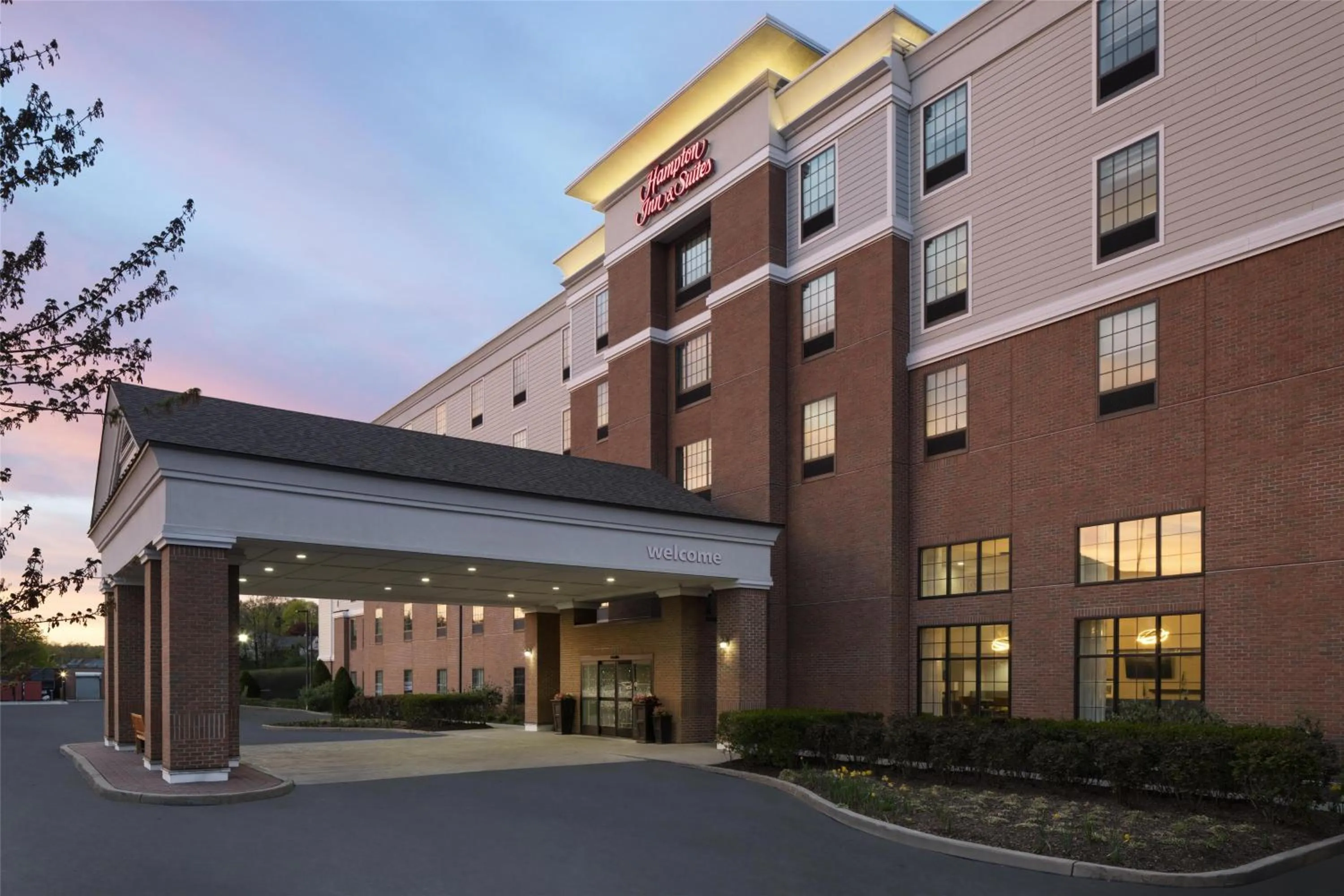 Property building in Hampton Inn & Suites Yonkers - Westchester
