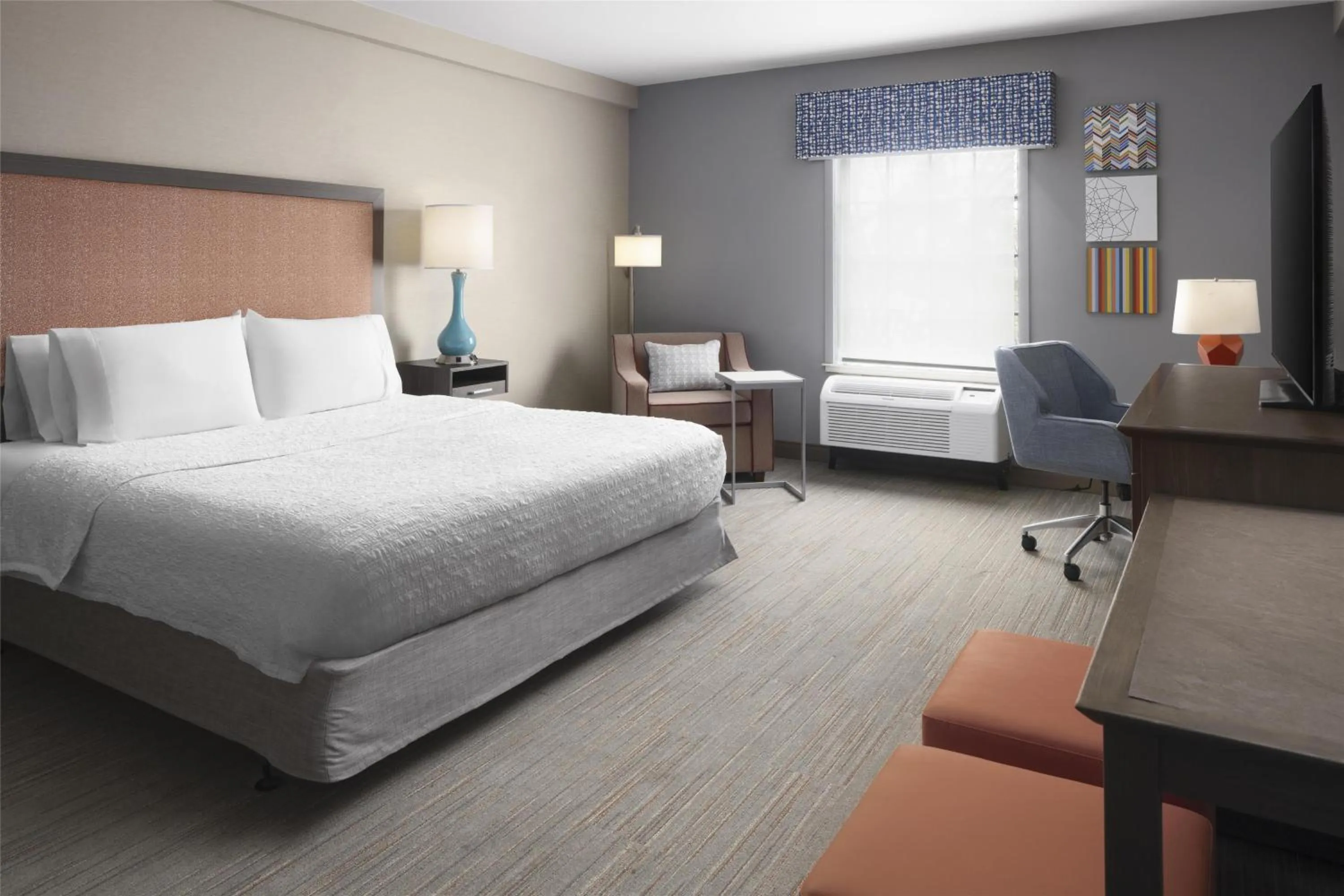 Bed in Hampton Inn & Suites Yonkers - Westchester