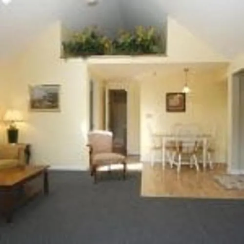 Studio East Motel