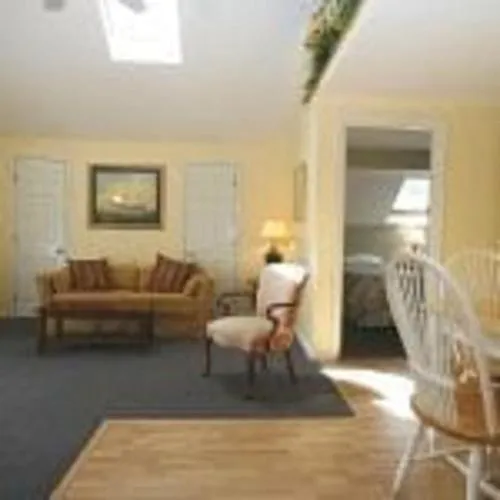 Studio East Motel