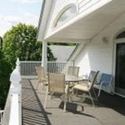 Studio East Motel