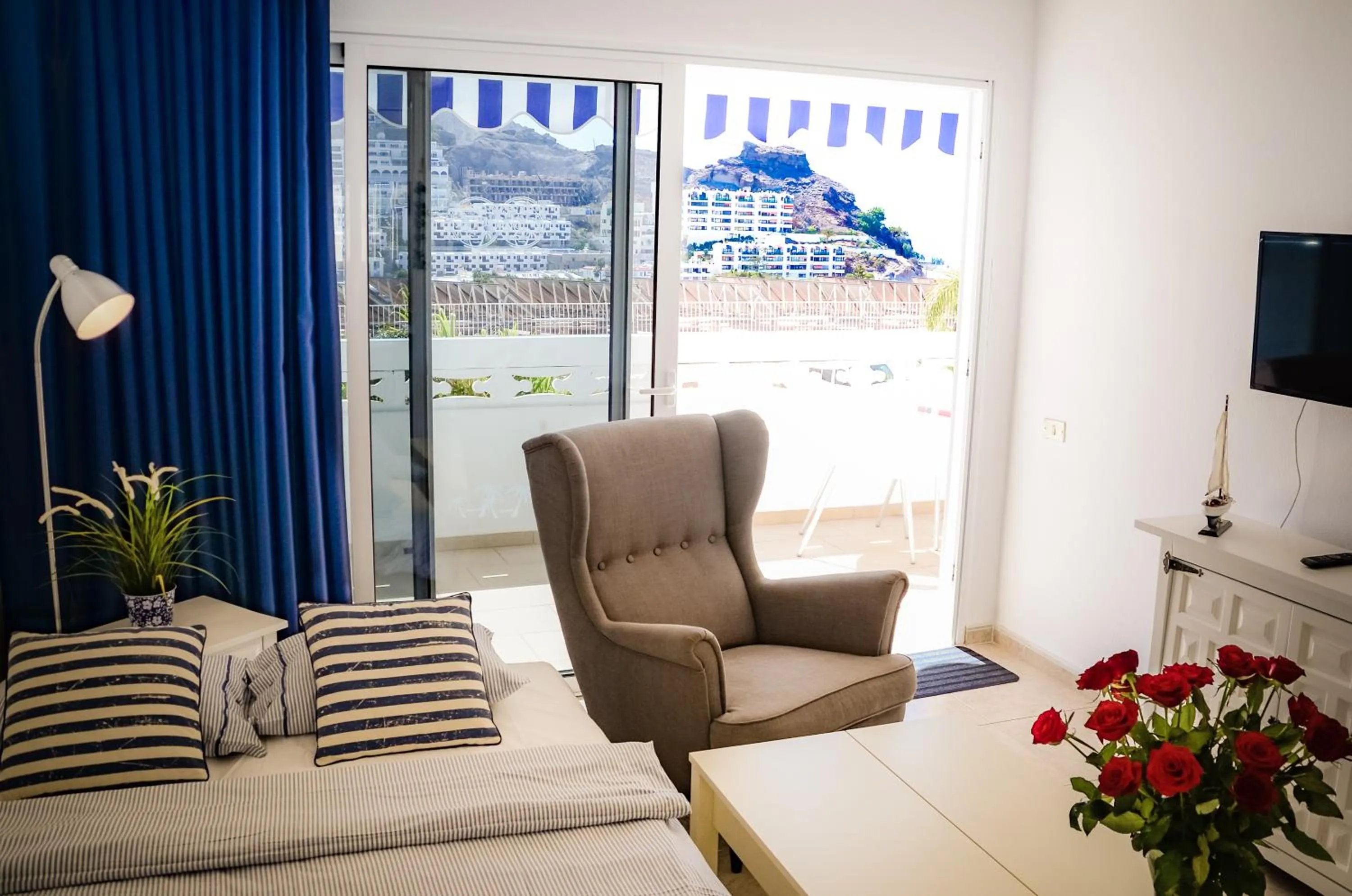 Living room, Bed in Calypso Oasis Apartments