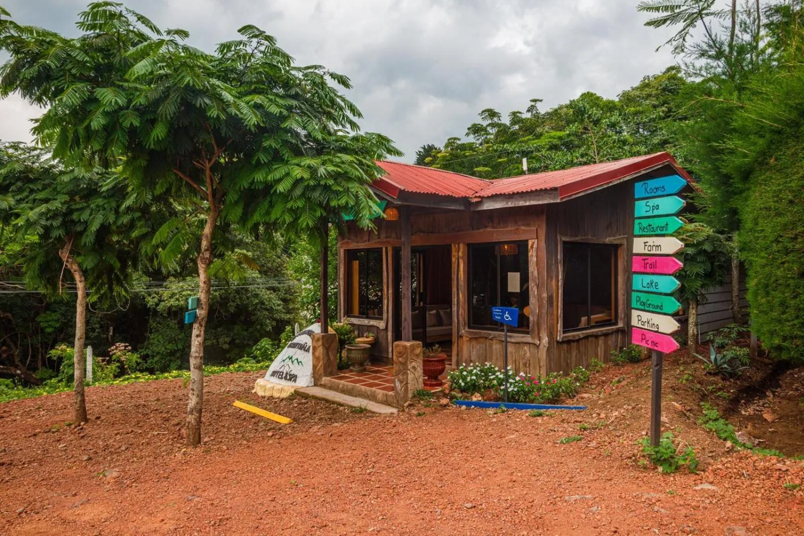 Lobby or reception in Hotel & Spa Escondite de la Montaña