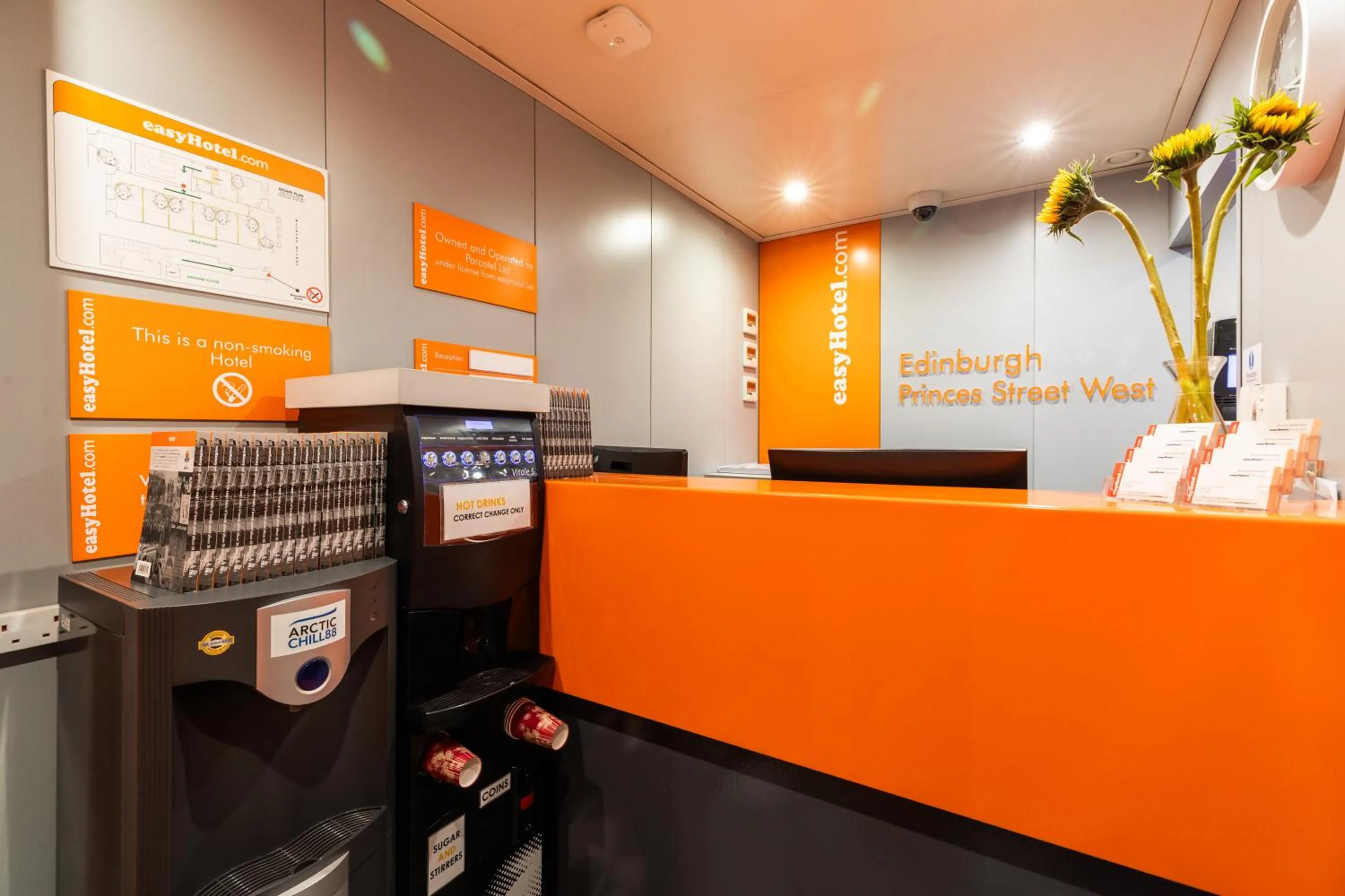 Coffee/tea facilities in easyHotel Edinburgh