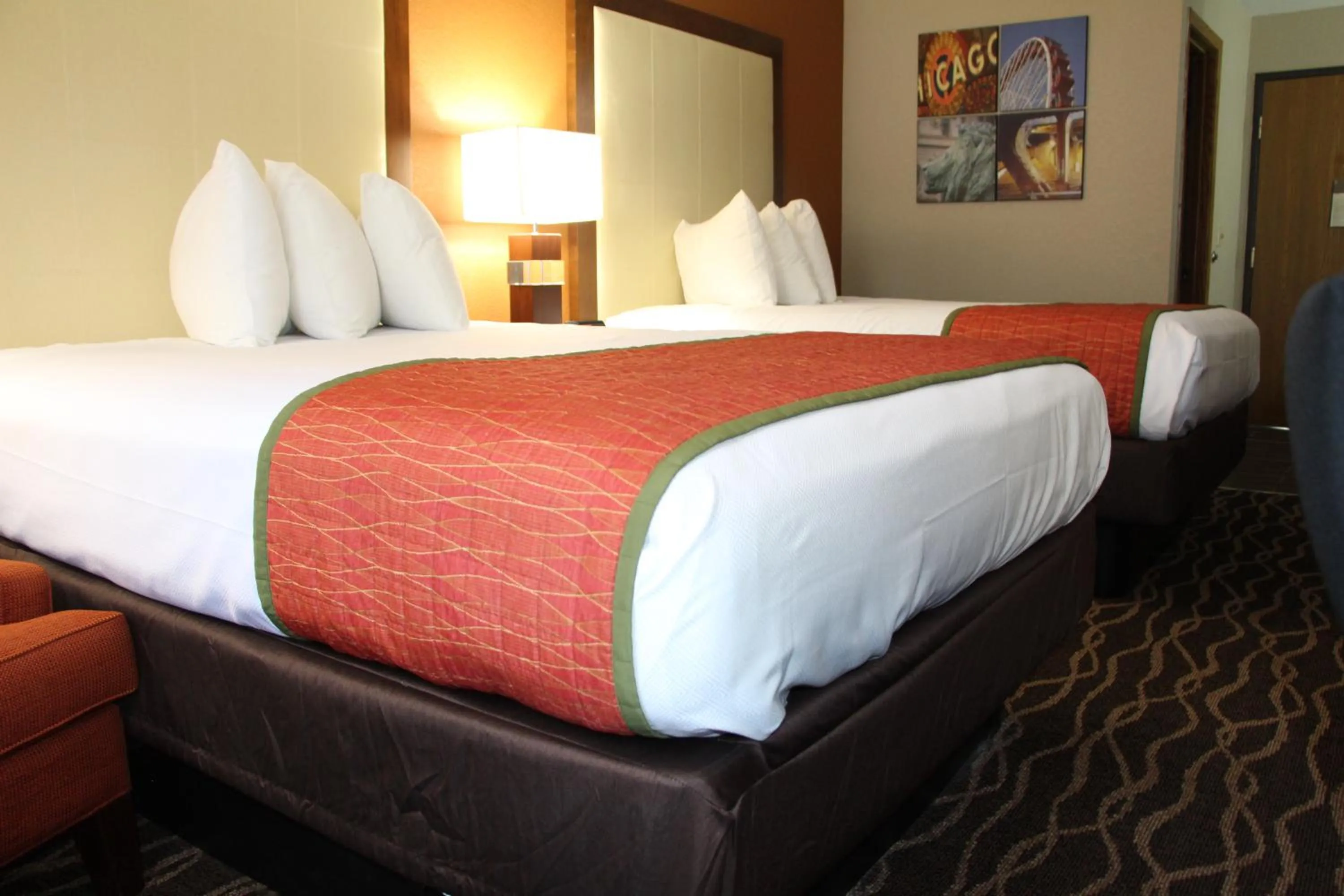 Bed in Westbridge Inn and Suites