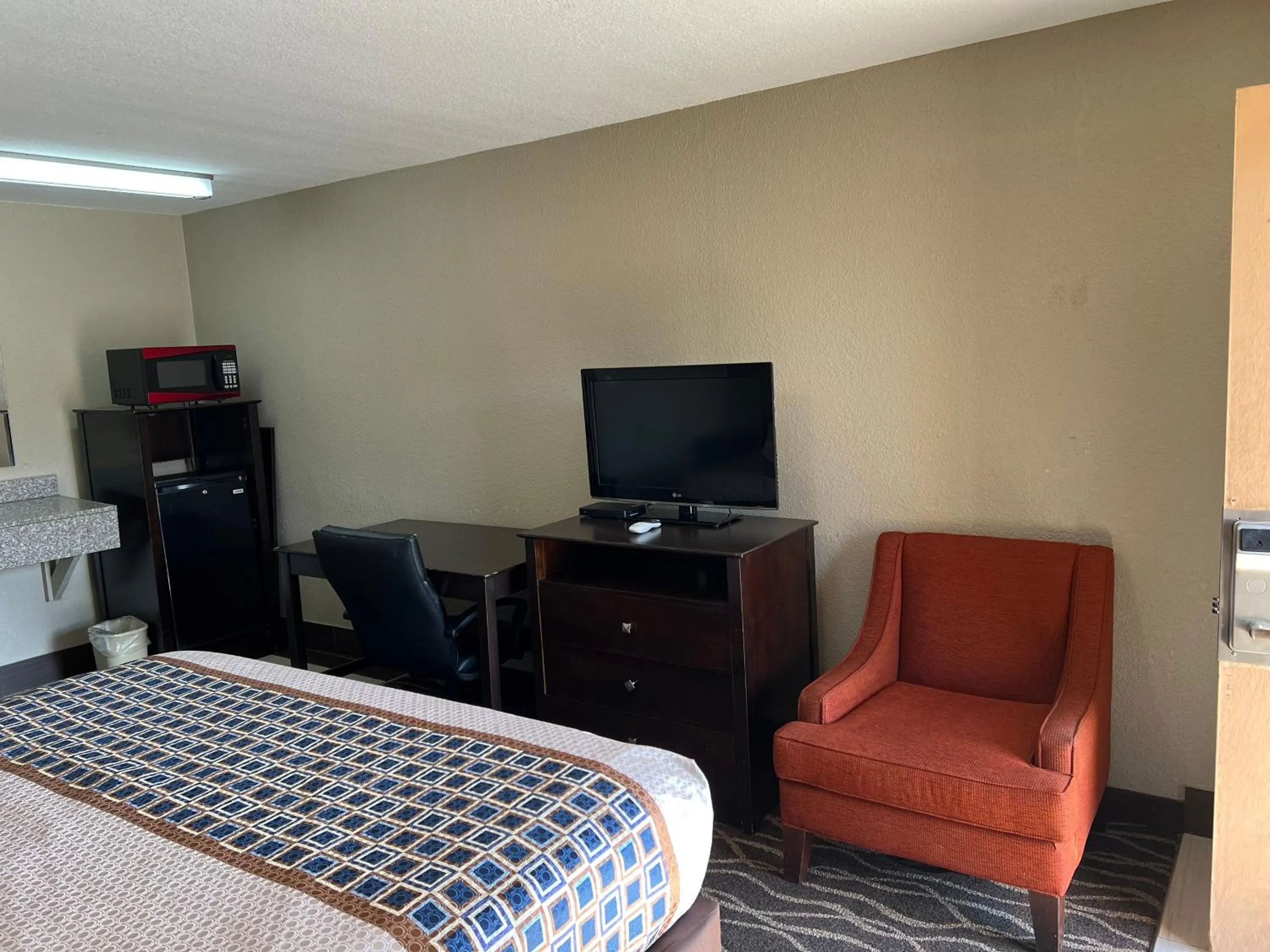 Westbridge Inn and Suites