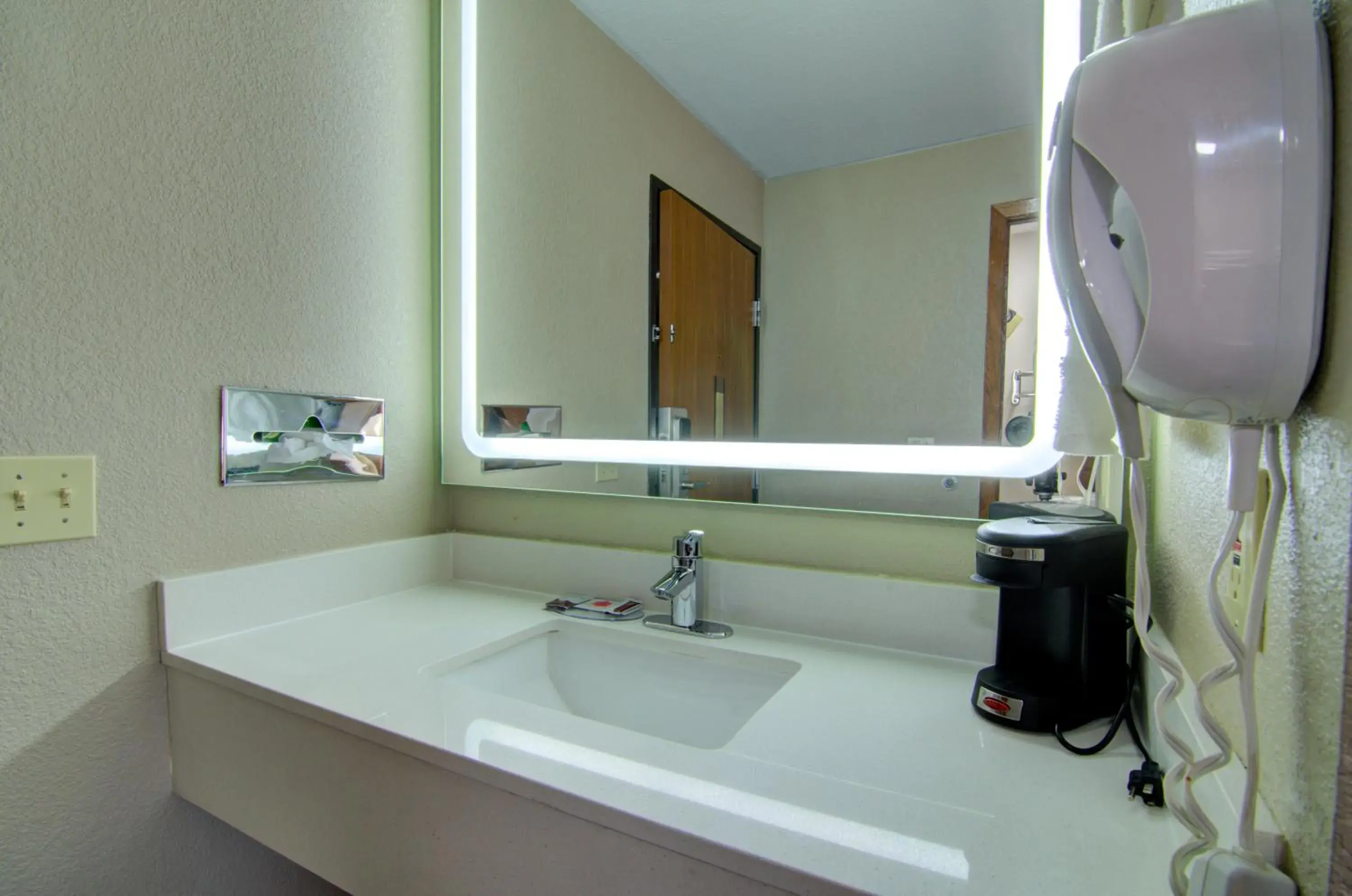 King Suite with Spa Bath in Westbridge Inn and Suites King Suite with Spa Bath in Westbridge Inn and Suites