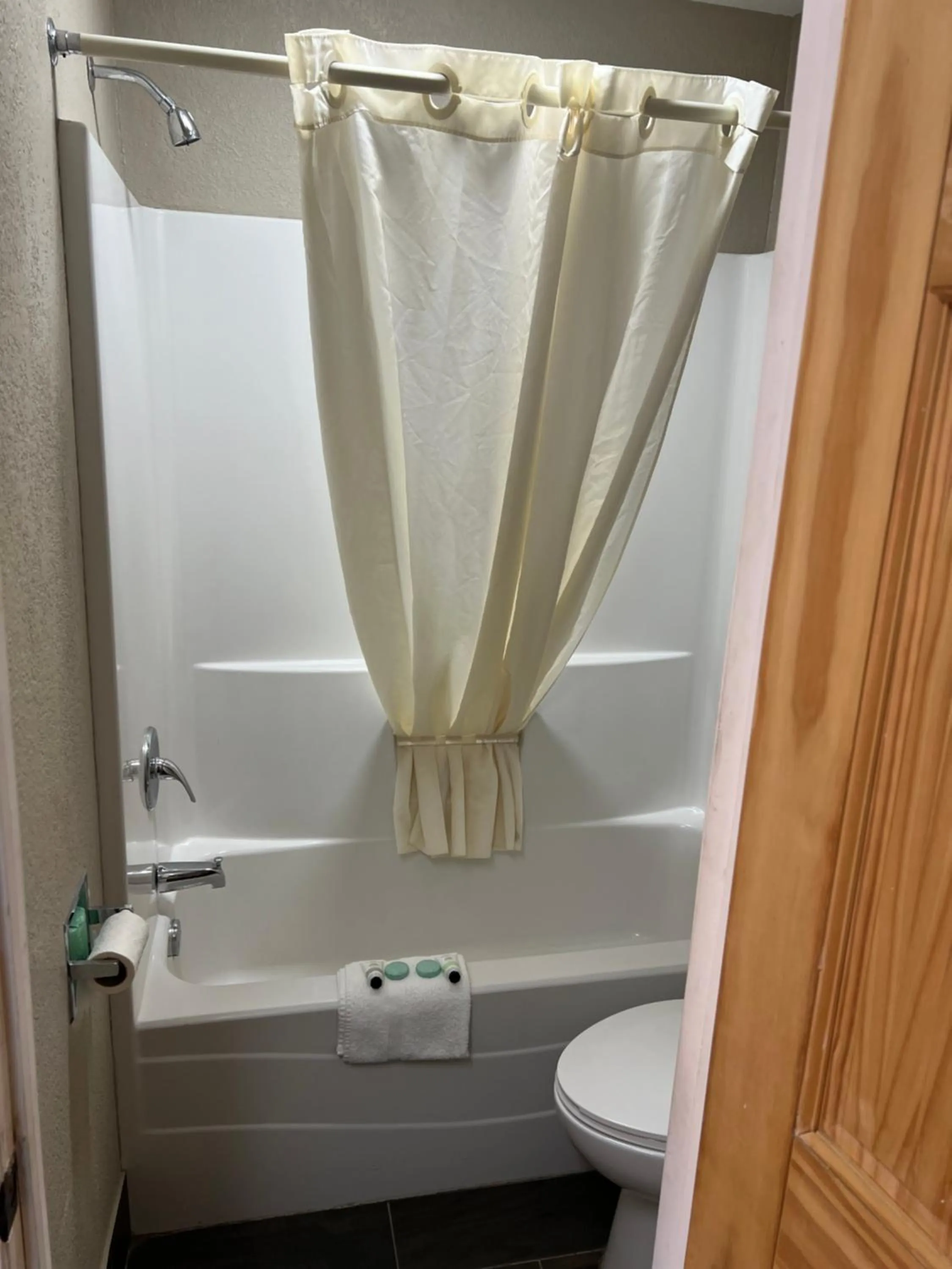 Westbridge Inn and Suites