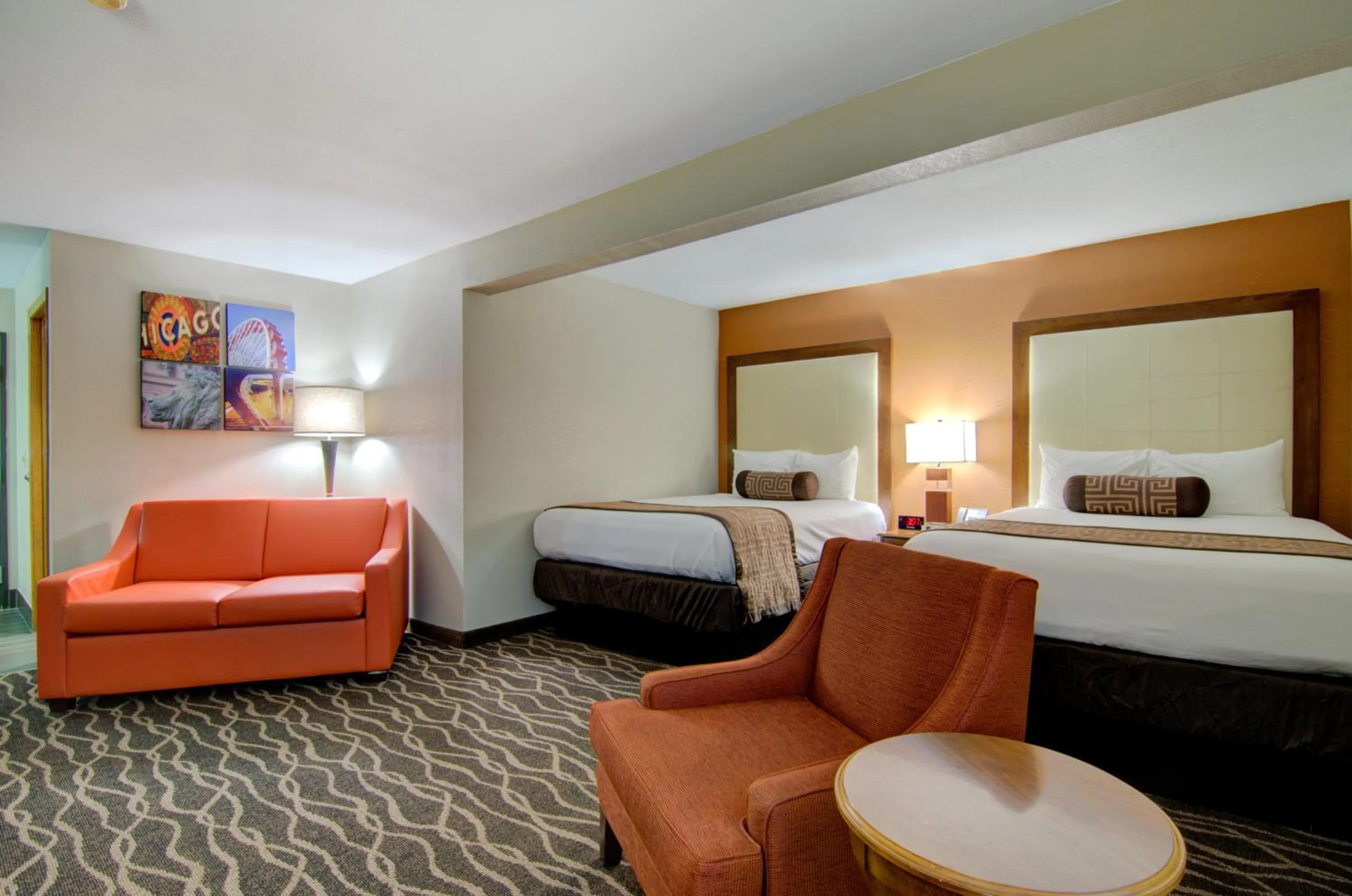 Bed in Westbridge Inn and Suites