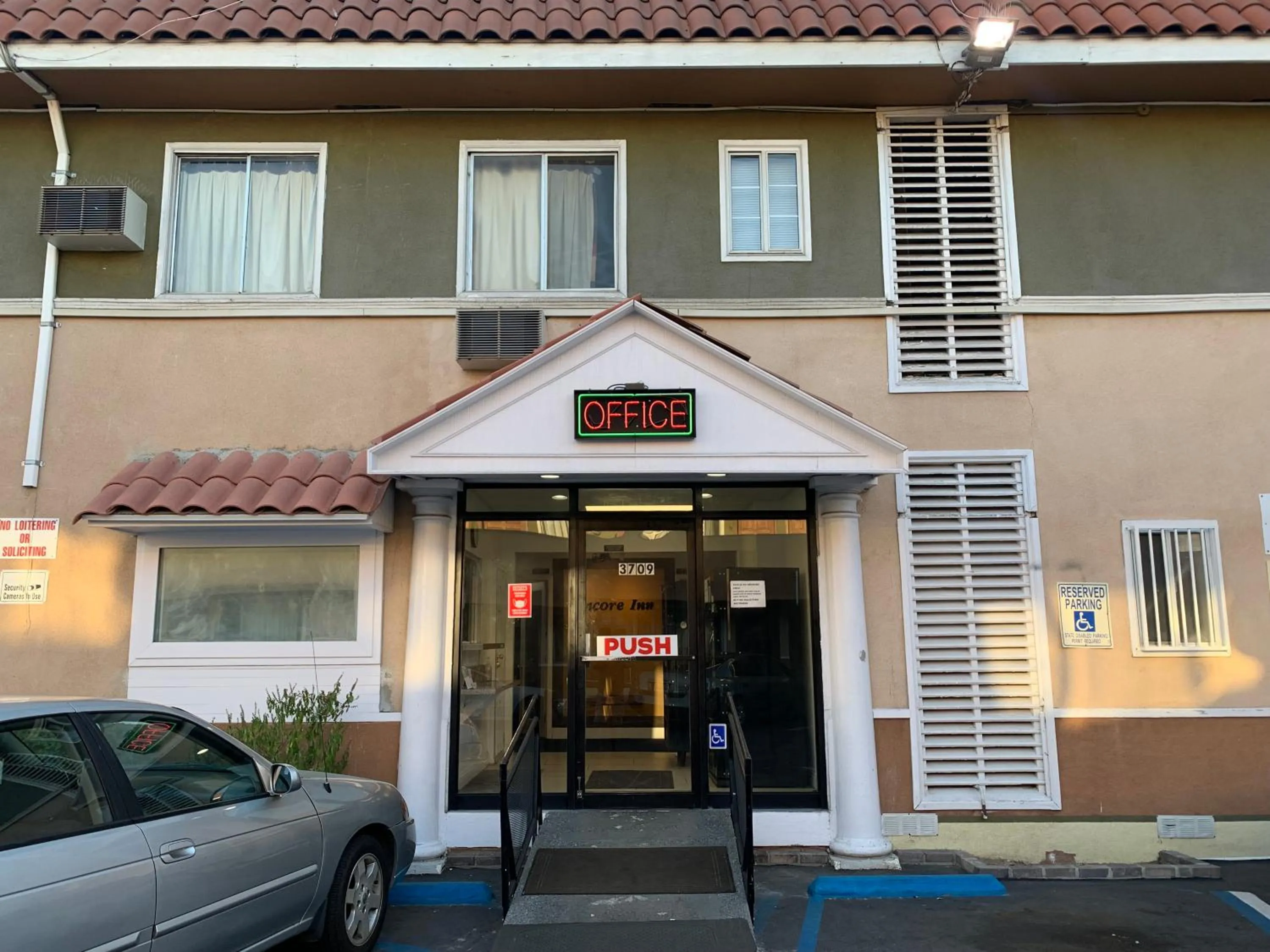 Property building in Encore Inn Inglewood