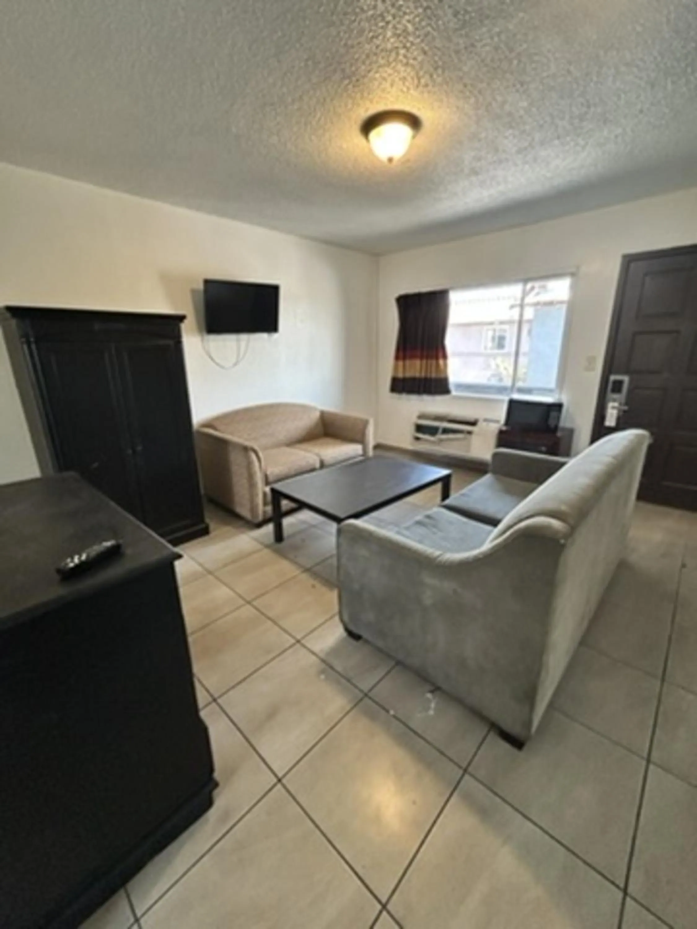 Living room in Encore Inn Inglewood