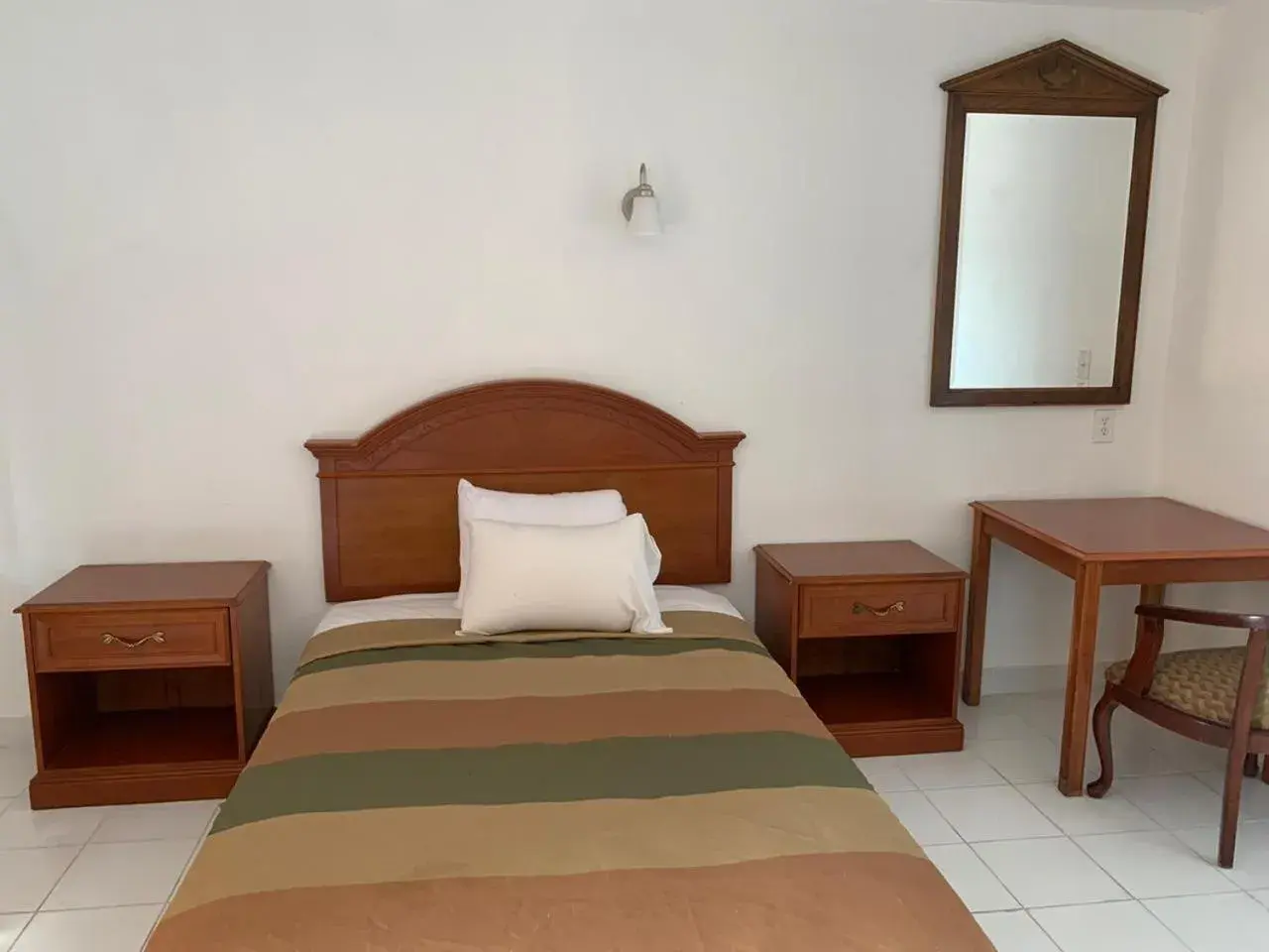 Queen Studio - Disability Access in Encore Inn Inglewood Queen Studio - Disability Access in Encore Inn Inglewood