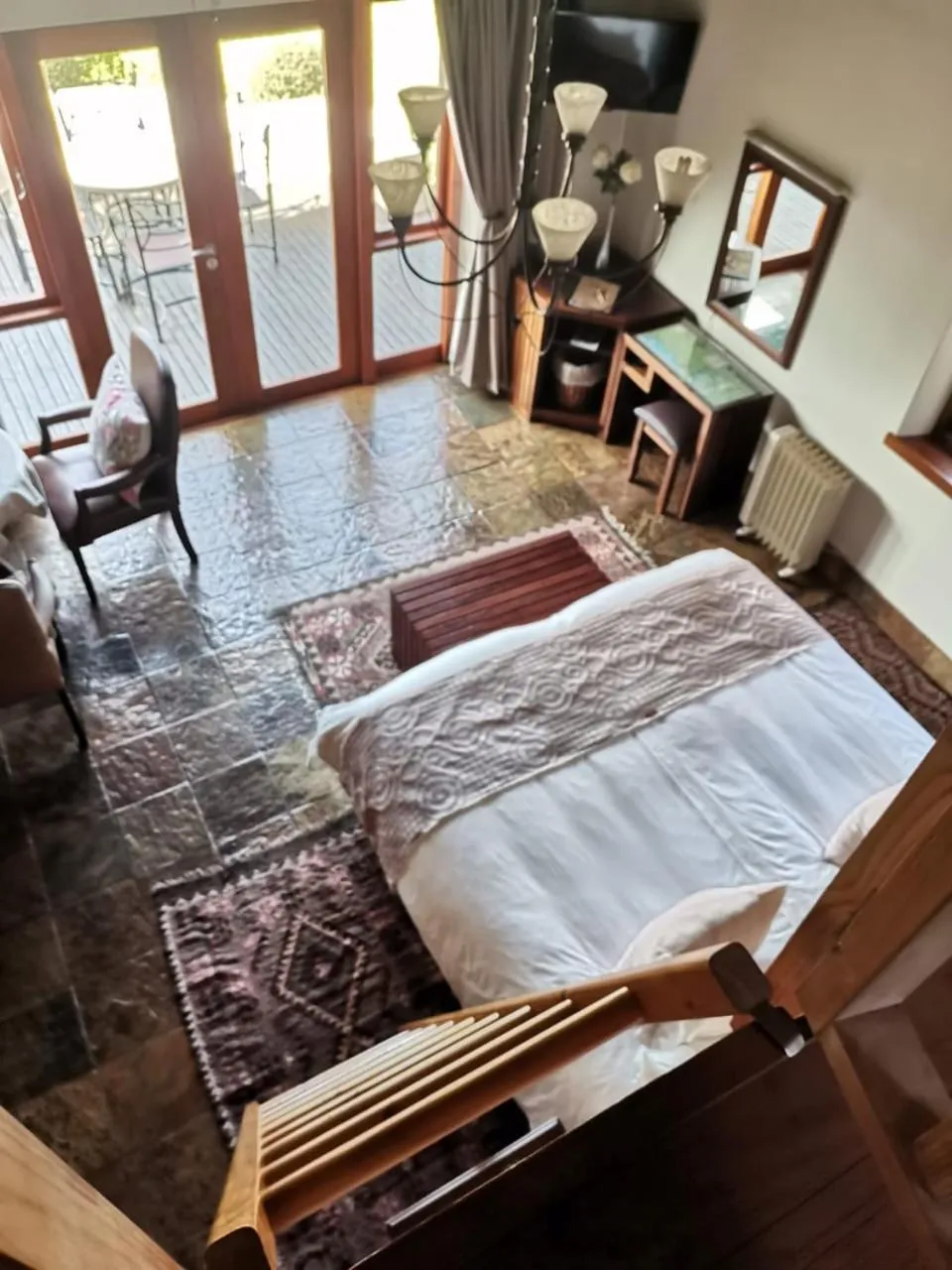 Photo of the whole room, Bed in Paradise Cove