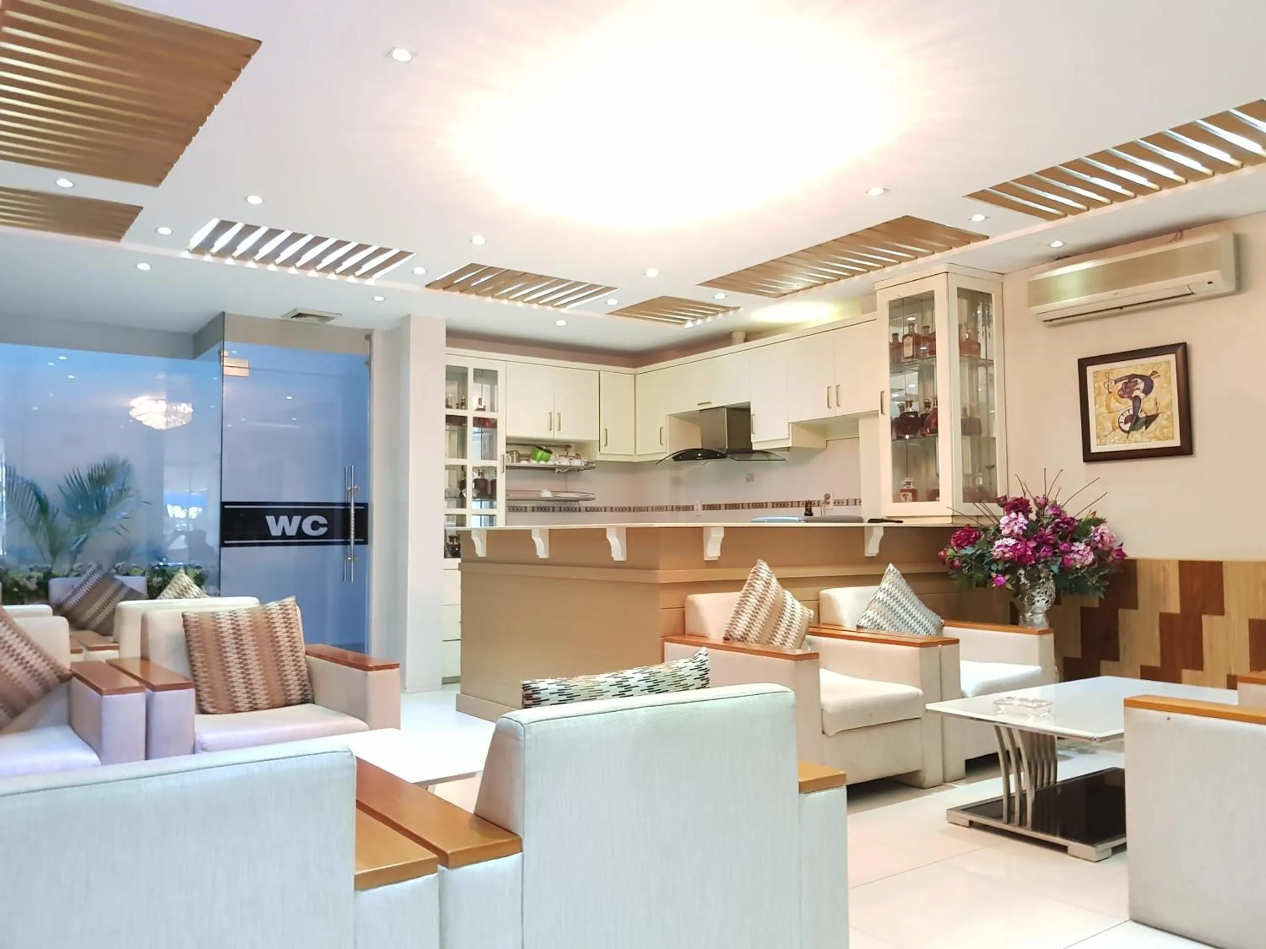 Lobby or reception in Van Ha Hotel Etown - Nhà Ga T3 Sân Bay TSN