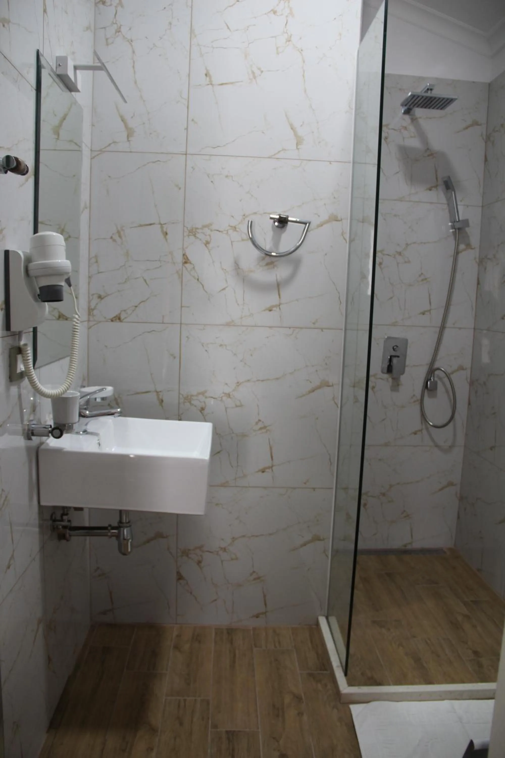 Bathroom in Hotel Hermes Tirana