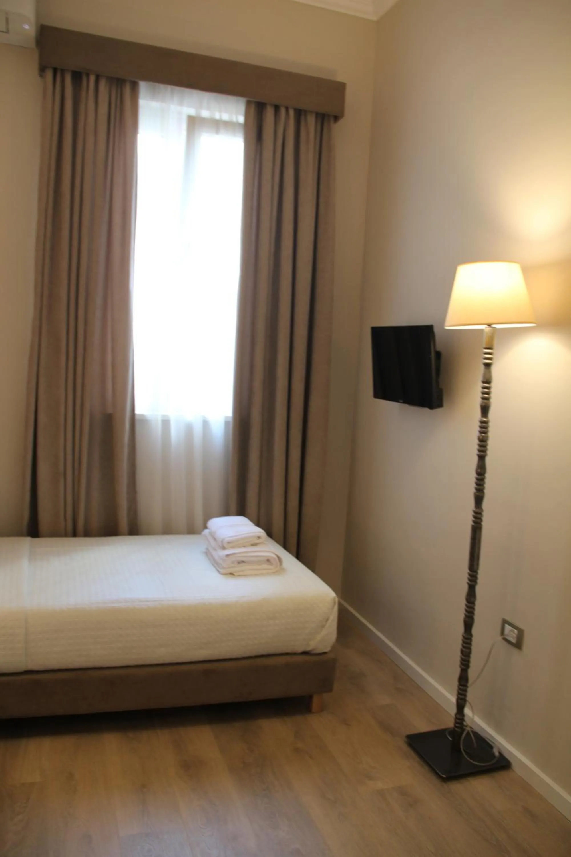 Bedroom, Bed in Hotel Hermes Tirana