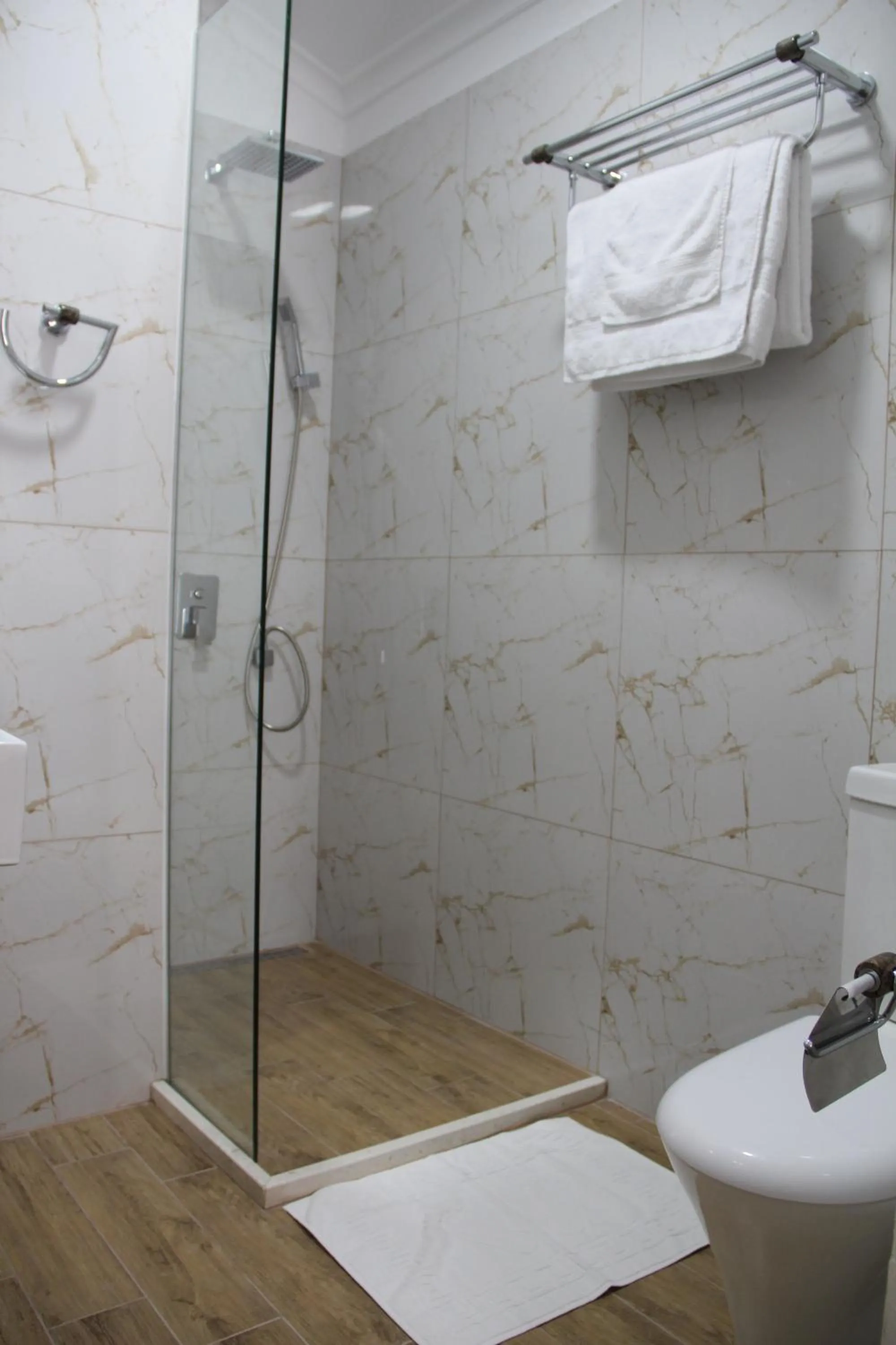 Bathroom in Hotel Hermes Tirana