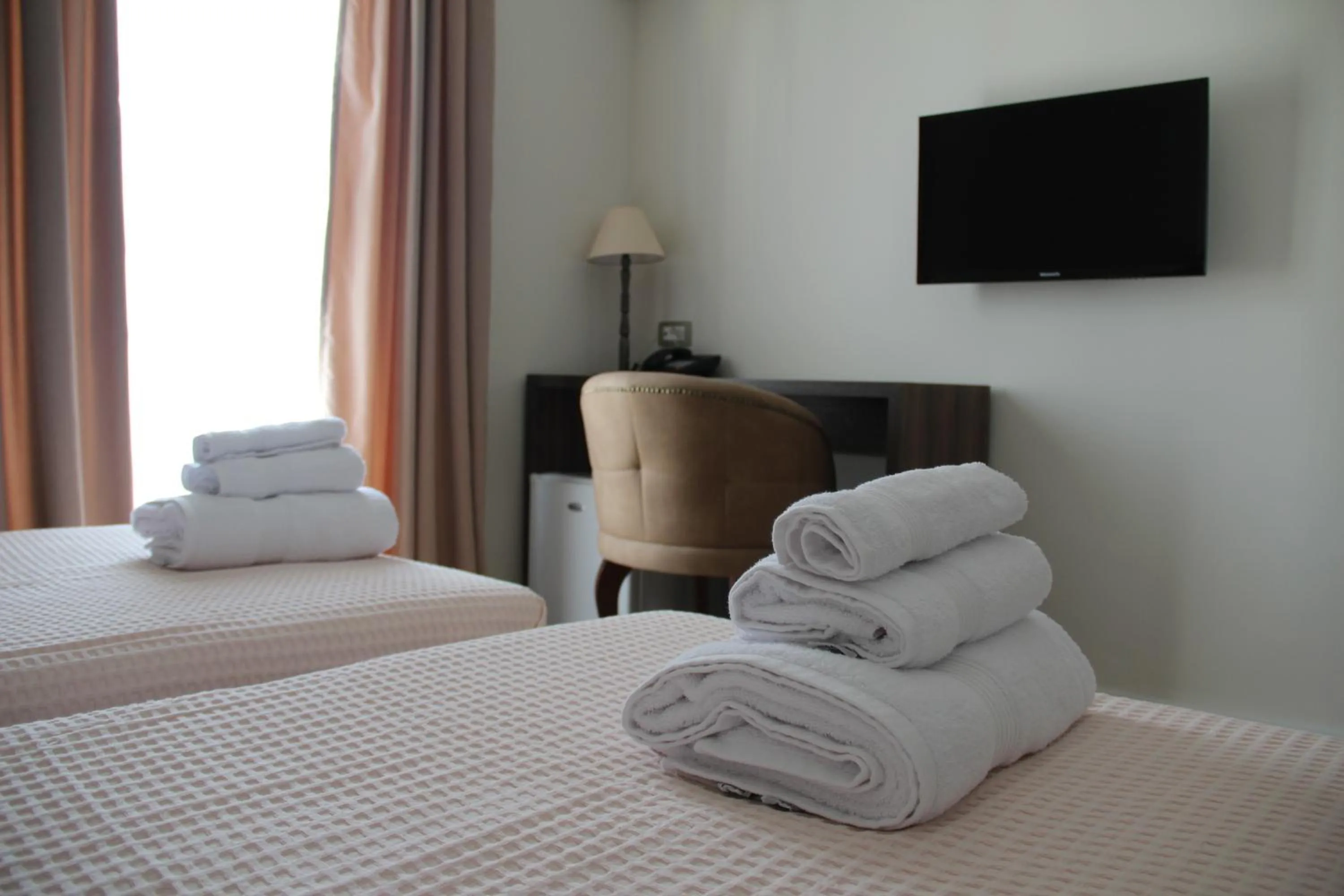 Bedroom, Bed in Hotel Hermes Tirana