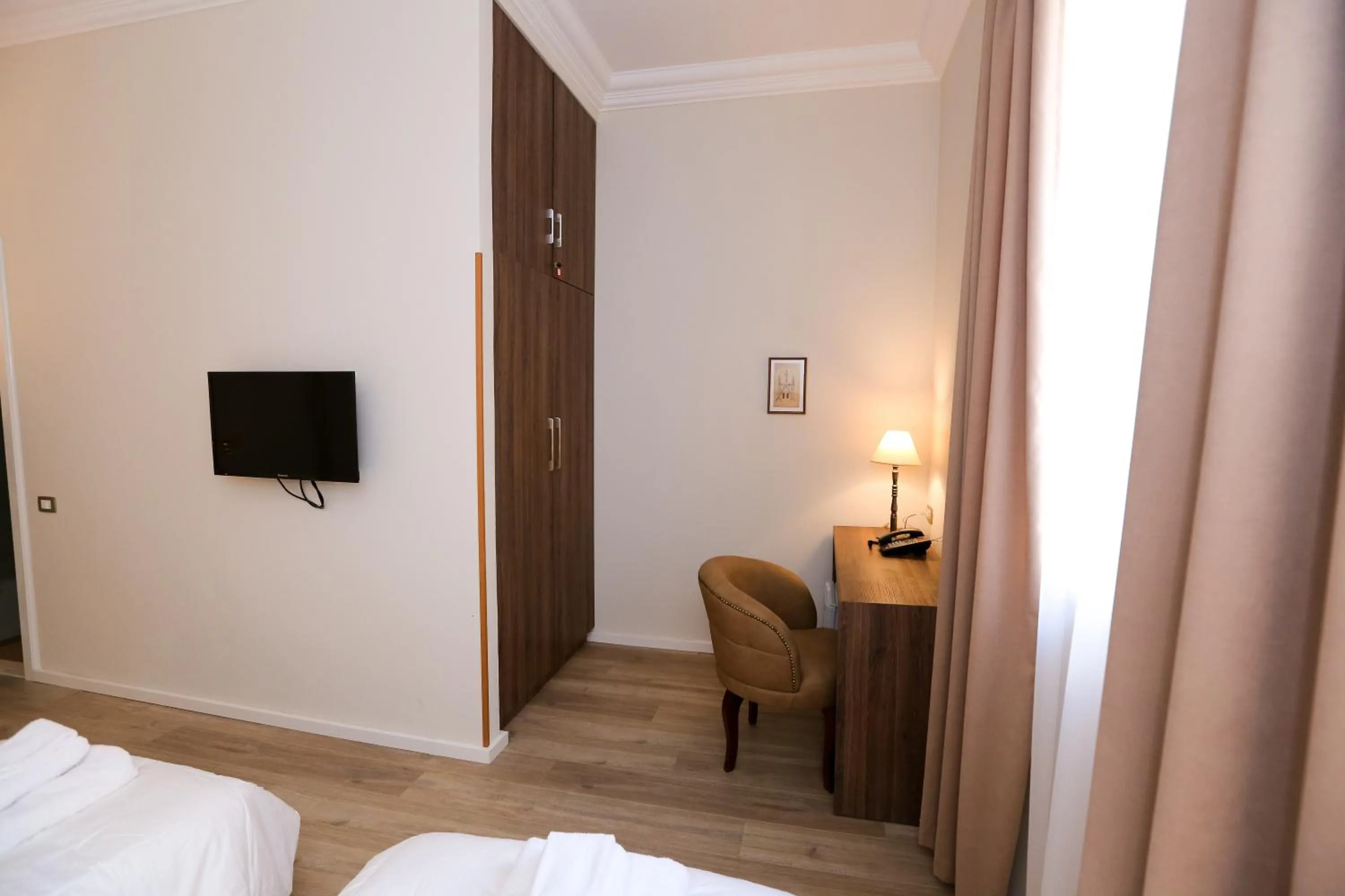 Bedroom, Bed in Hotel Hermes Tirana