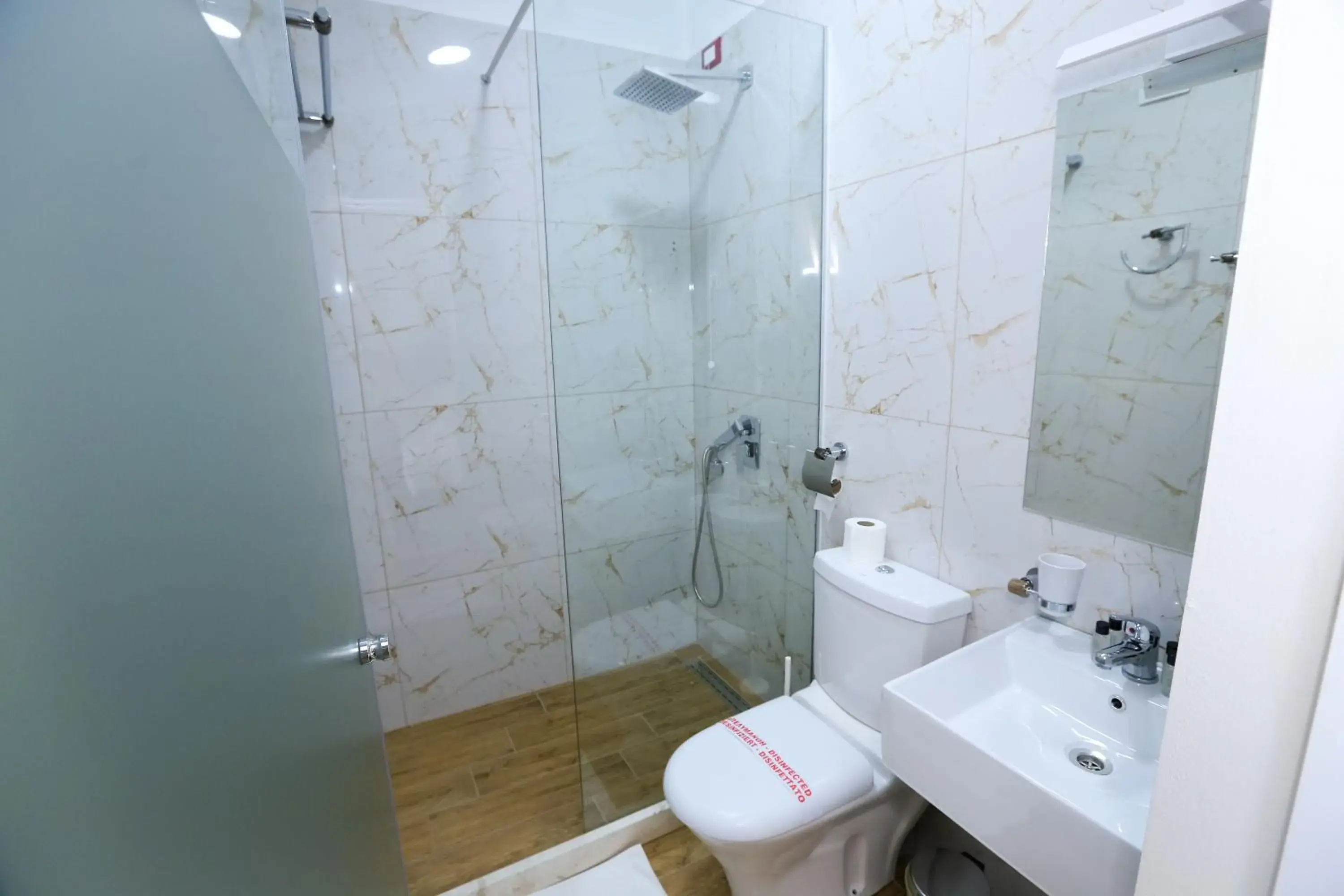 Twin Room in Hotel Hermes Tirana Twin Room in Hotel Hermes Tirana