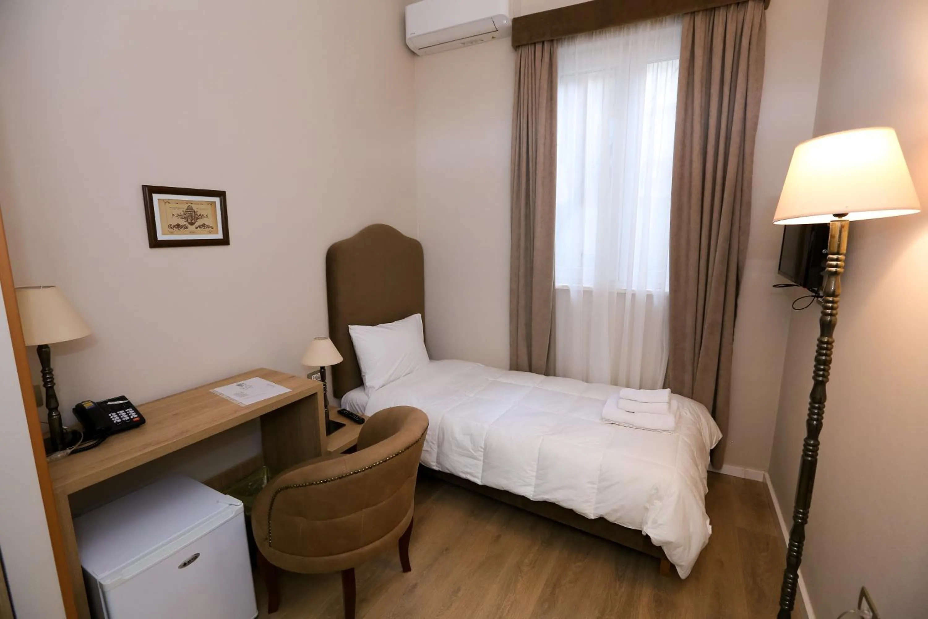 Bedroom, Bed in Hotel Hermes Tirana