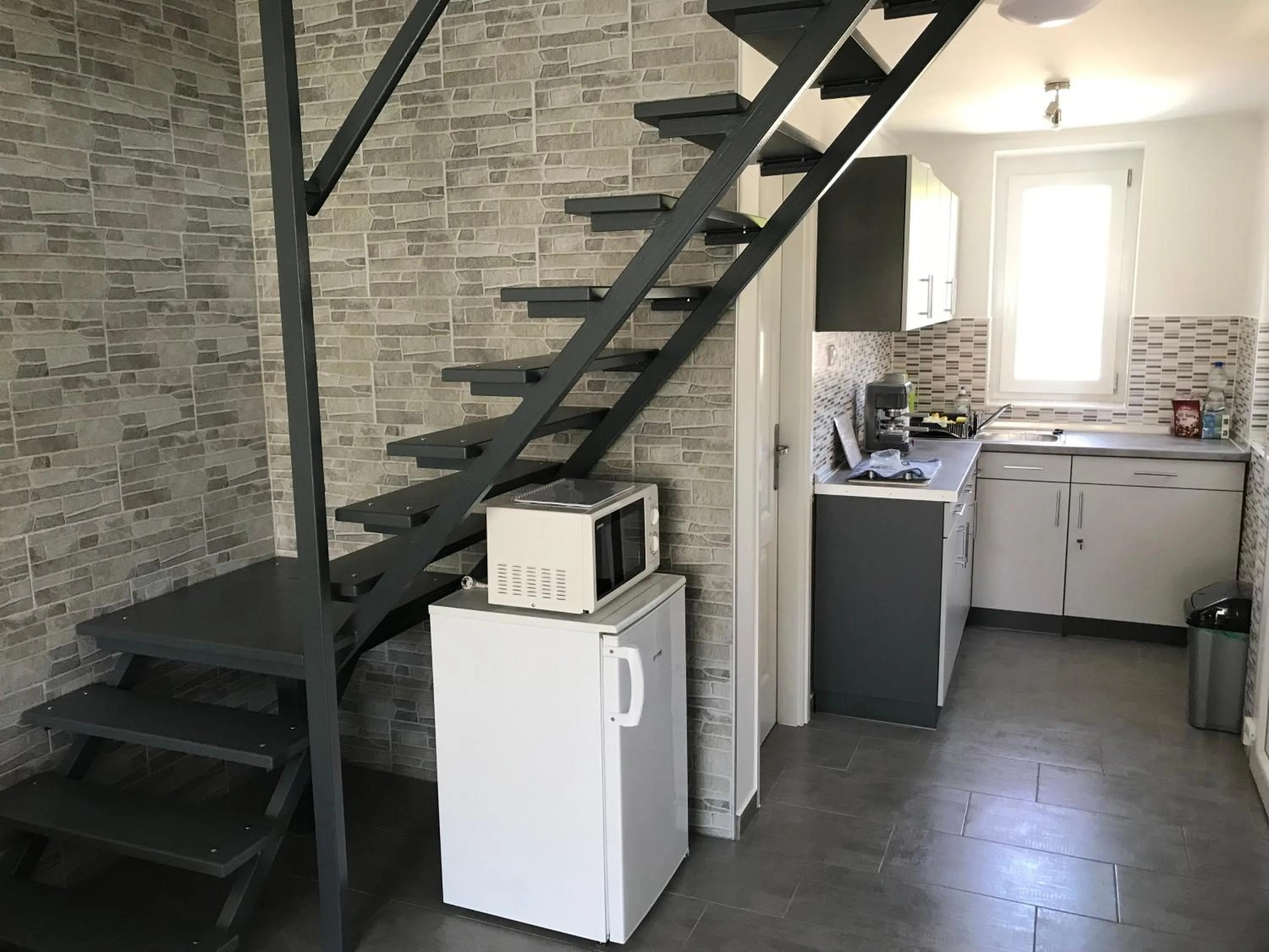 Kitchen or kitchenette in Heni Apartment