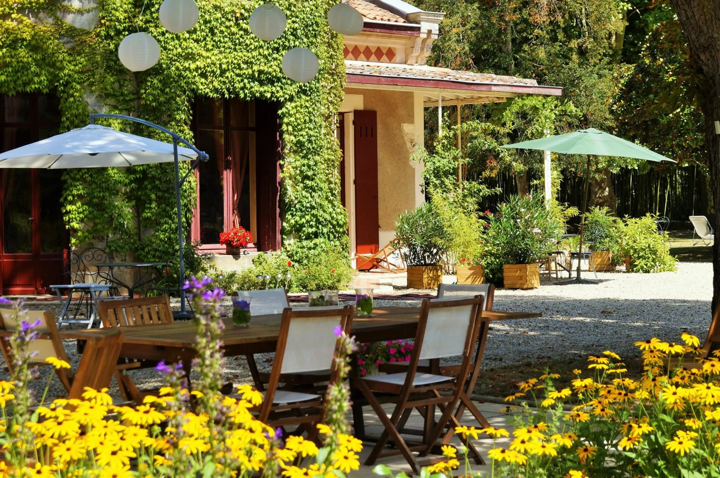 Balcony/Terrace in Les Luz - Chambres d'hôtes