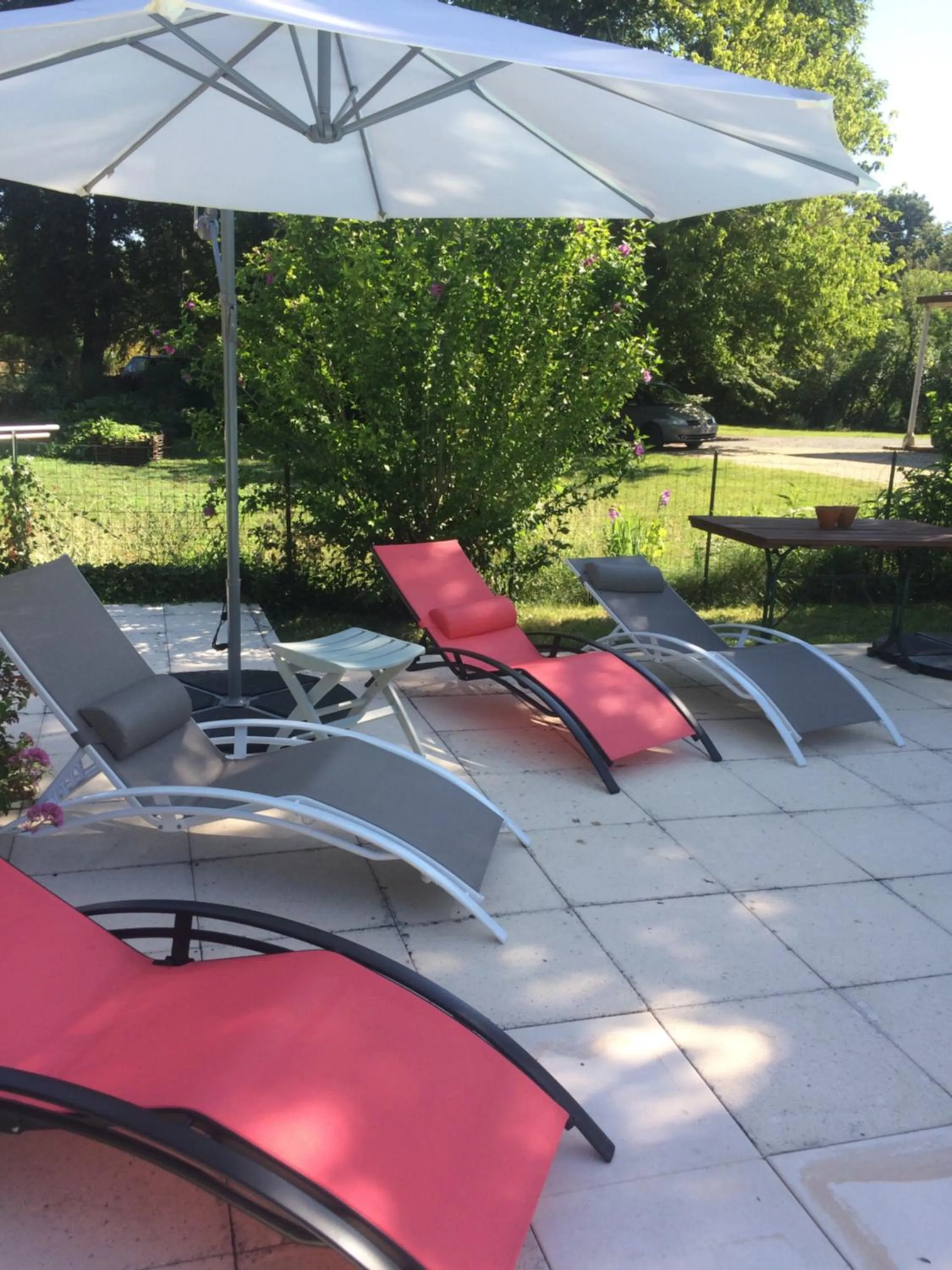 Swimming pool in Les Luz - Chambres d'hôtes