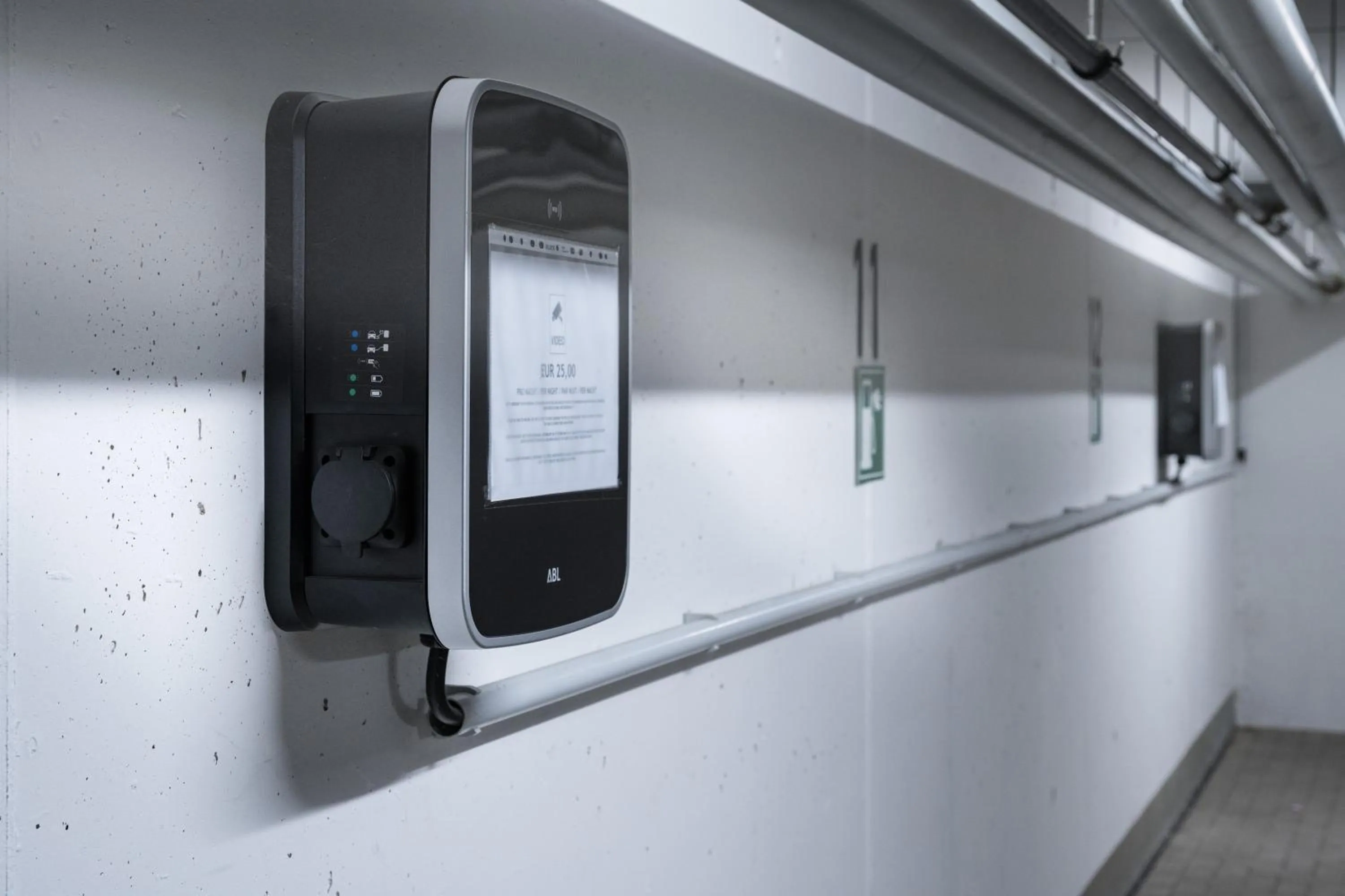 Parking in GLEUEL INN - digital hotel & serviced apartments & boardinghouse mit voll ausgestatteten Küchen