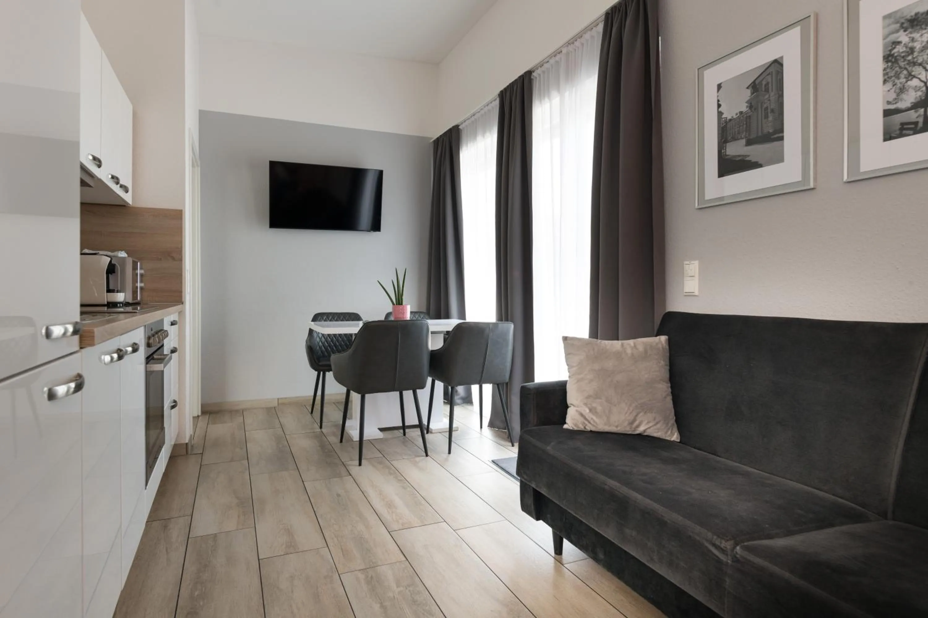 Kitchen or kitchenette in GLEUEL INN - digital hotel & serviced apartments & boardinghouse mit voll ausgestatteten Küchen