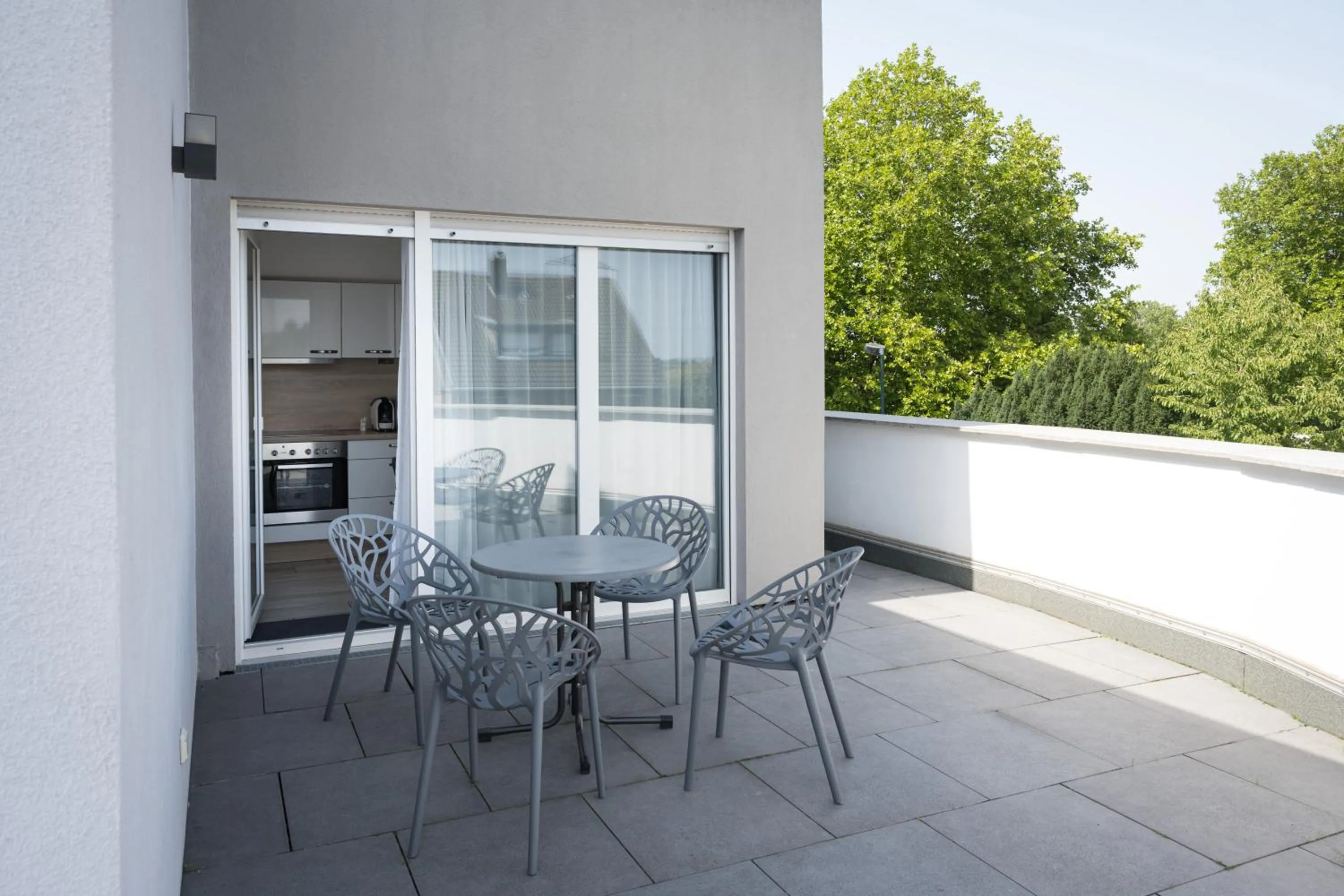 Balcony/Terrace in GLEUEL INN - digital hotel & serviced apartments & boardinghouse mit voll ausgestatteten Küchen