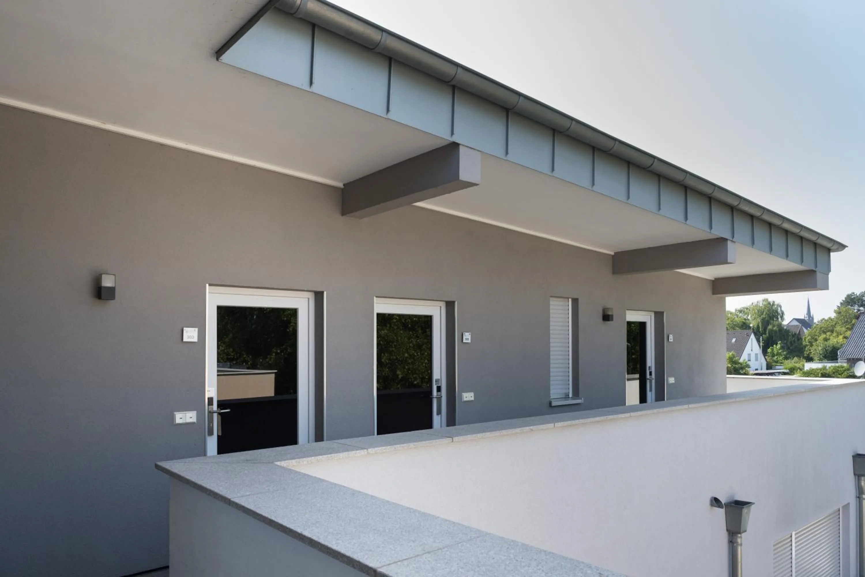 Property building in GLEUEL INN - digital hotel & serviced apartments & boardinghouse mit voll ausgestatteten Küchen