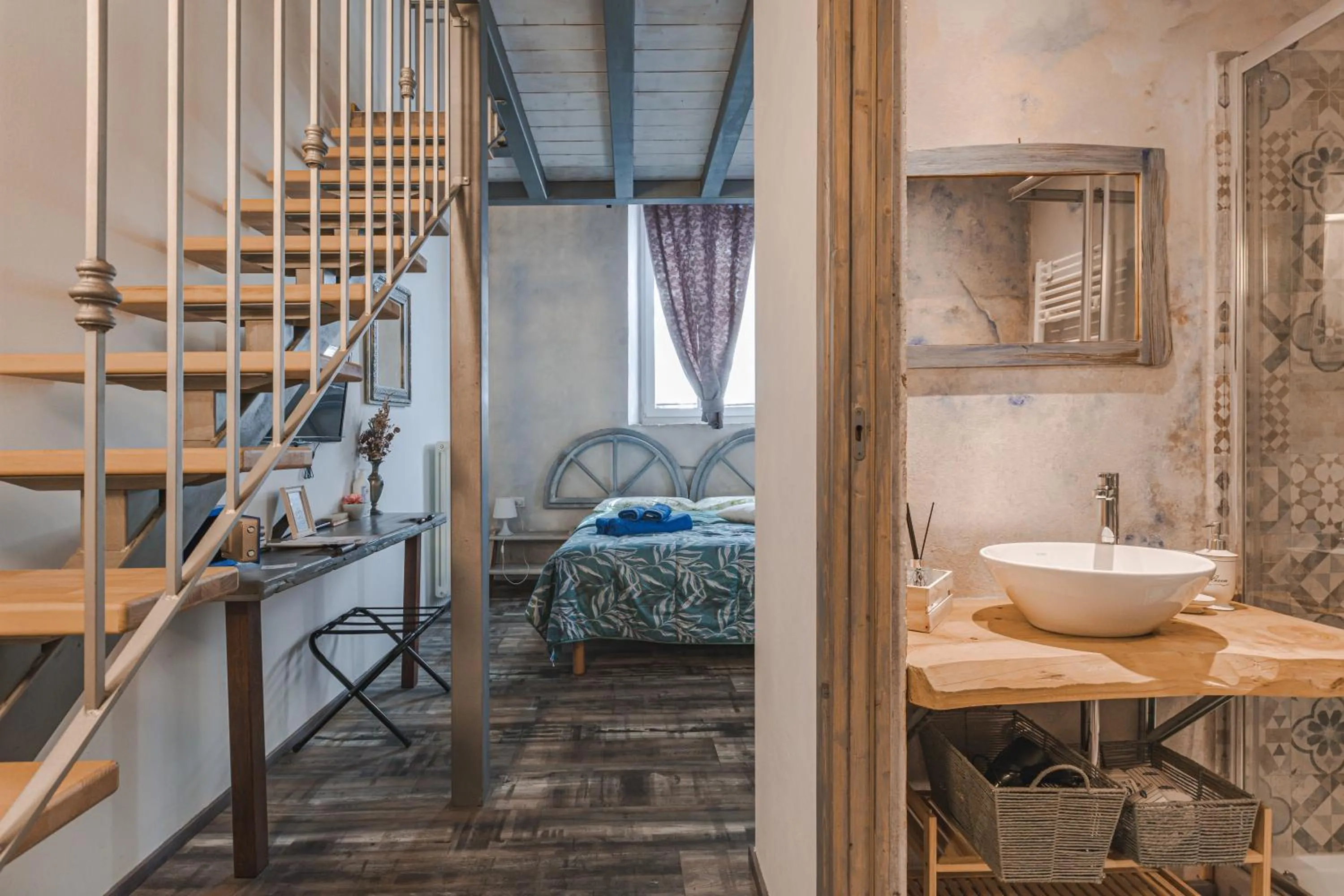 Photo of the whole room, Bed in Trieste Art Loft